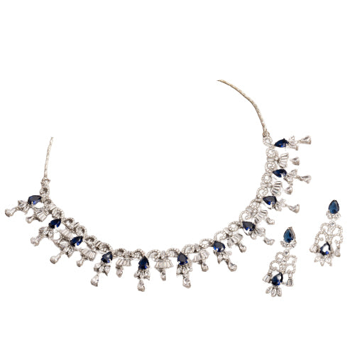 THE ZIRCON SHORT NAVY BLUE NECKLACE DELIVERS A SOPHISTICATED SPLASH OF COLOR AND SPARKLE.