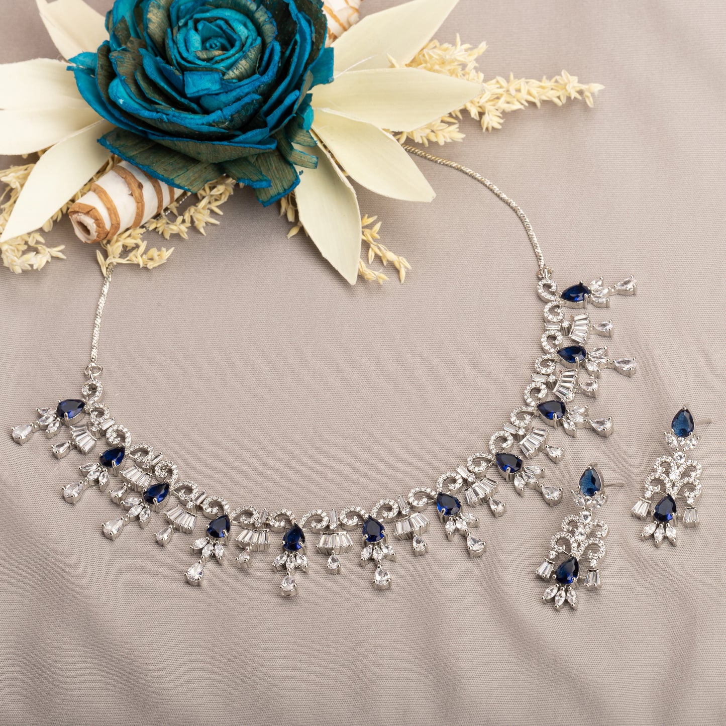 THE ZIRCON SHORT NAVY BLUE NECKLACE DELIVERS A SOPHISTICATED SPLASH OF COLOR AND SPARKLE.