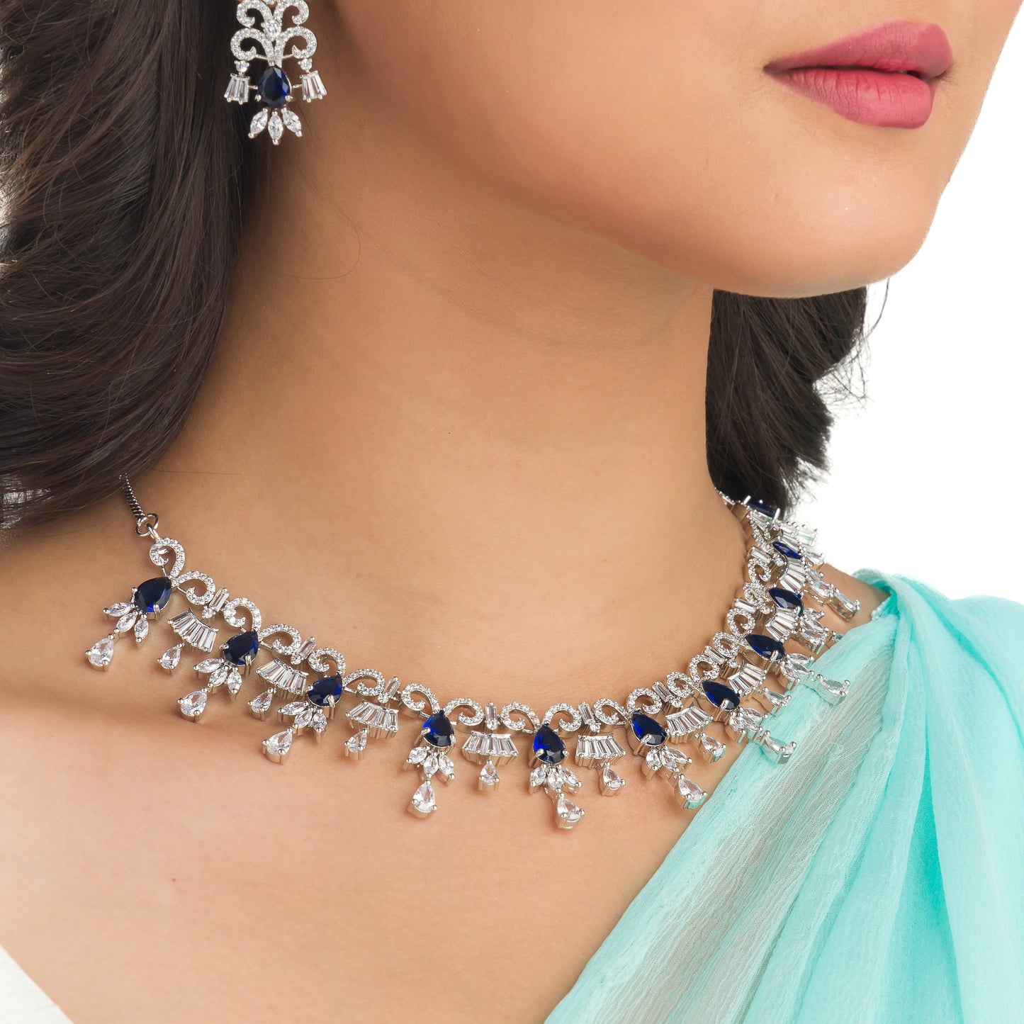 THE ZIRCON SHORT NAVY BLUE NECKLACE DELIVERS A SOPHISTICATED SPLASH OF COLOR AND SPARKLE.