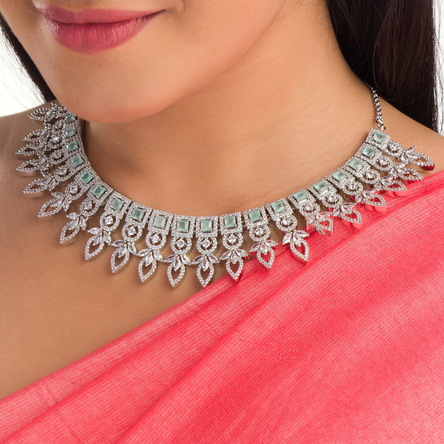 LIGHT GREEN ZIRCON NECKLACE ADDS A FRESH AND SUBTLE TOUCH OF ELEGANCE.