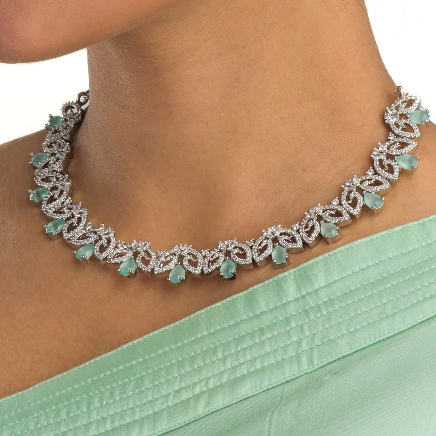 LIGHT GREEN ZIRCON NECKLACE WITH A LEAF PATTERN ADDS SUBTLE CHARM.