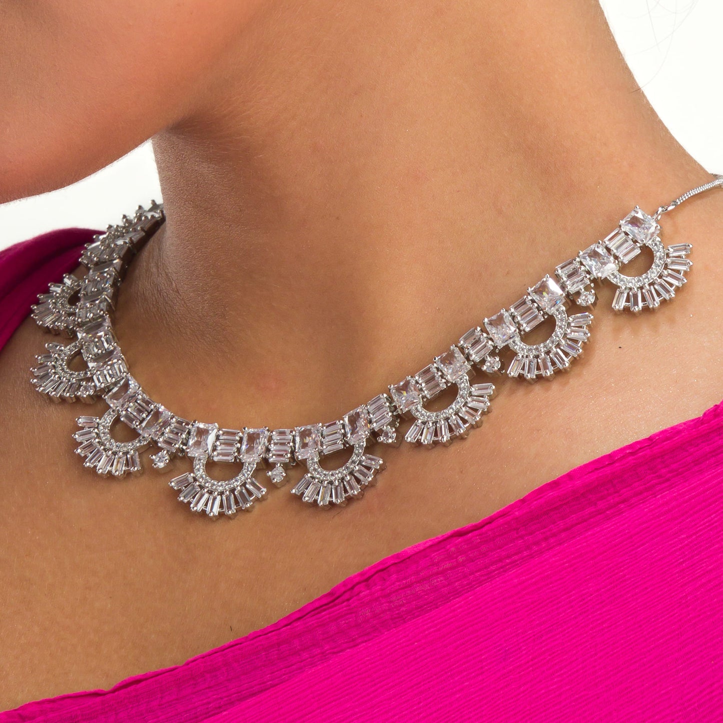 THE TIMELESS ELEGANCE OF THIS NECKLACE WILL ADD THE PERFECT TOUCH OF SOPHISTICATION TO ANY LOOK.