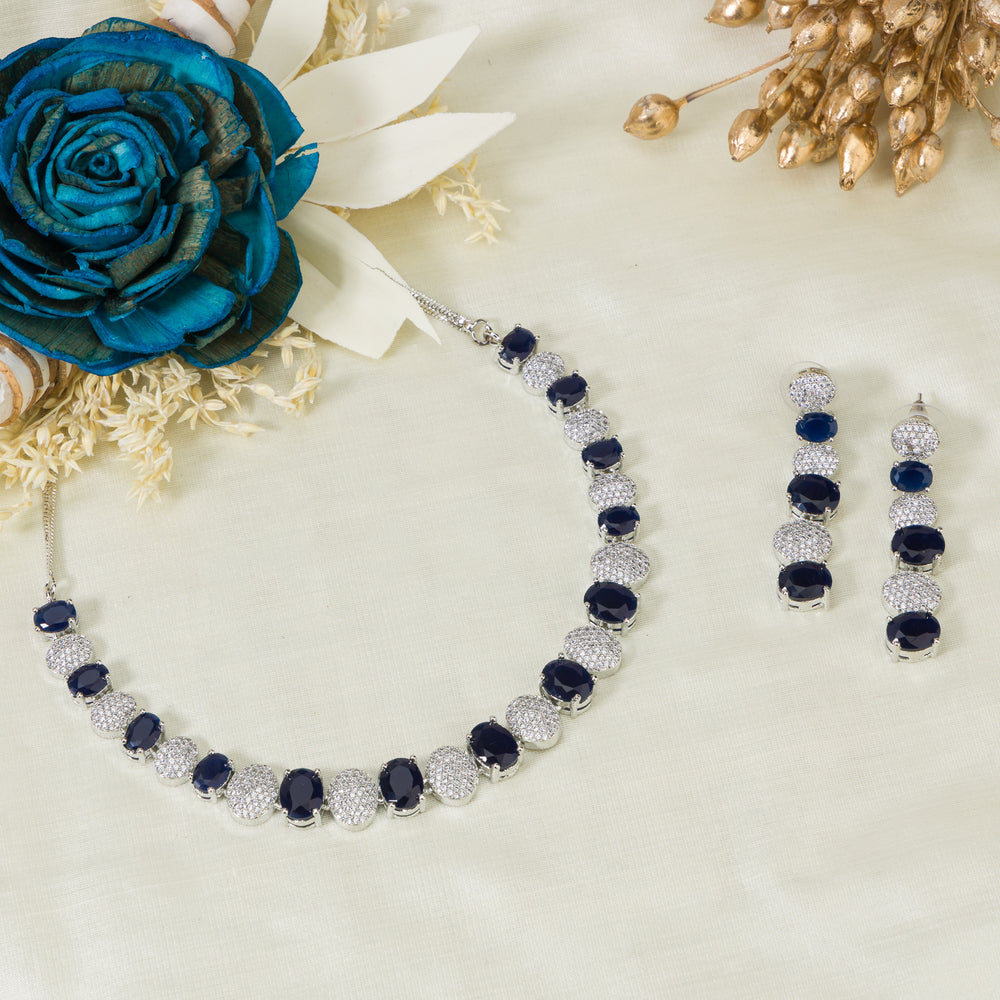 THE ZIRCON SHORT NAVY BLUE NECKLACE DELIVERS A SOPHISTICATED SPLASH OF COLOR AND SPARKLE.