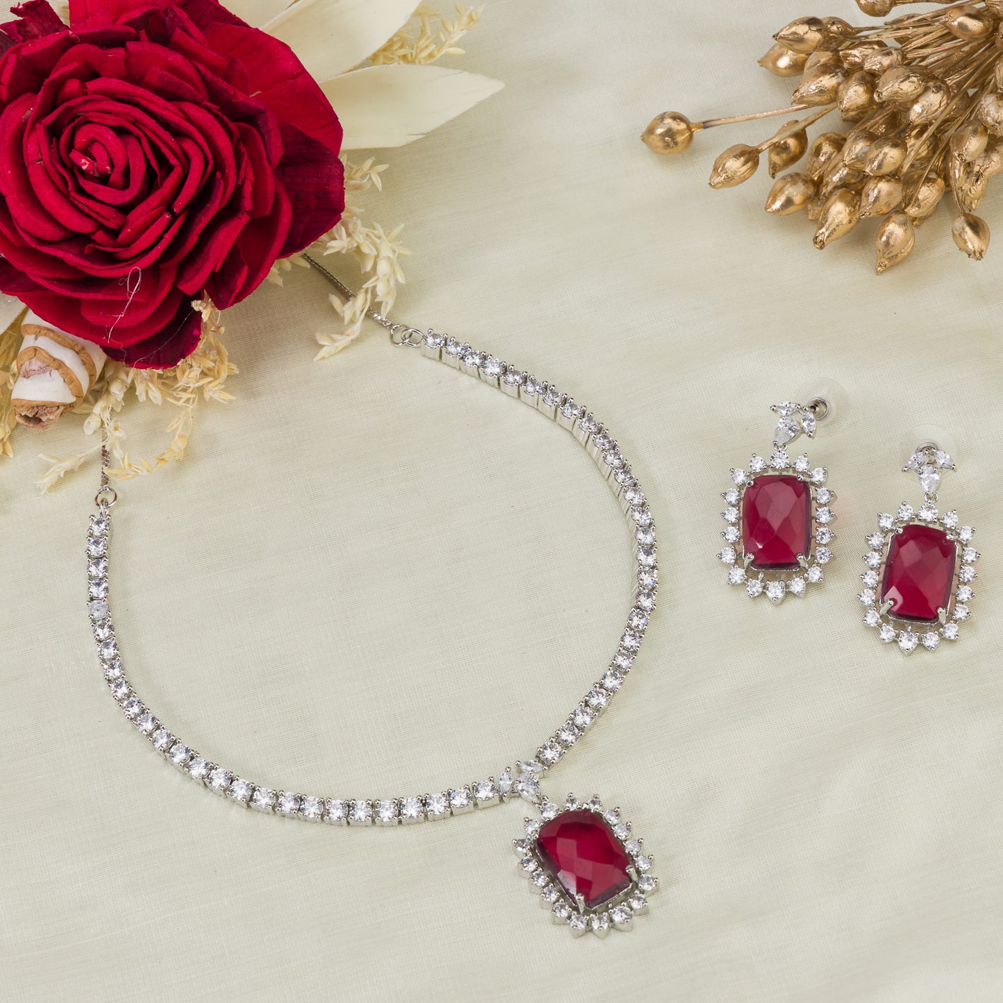 STUNNING ZIRCON NECKLACE FEATURING A RICH MAROON PENDANT FOR A TOUCH OF SOPHISTICATION AND ELEGANCE.