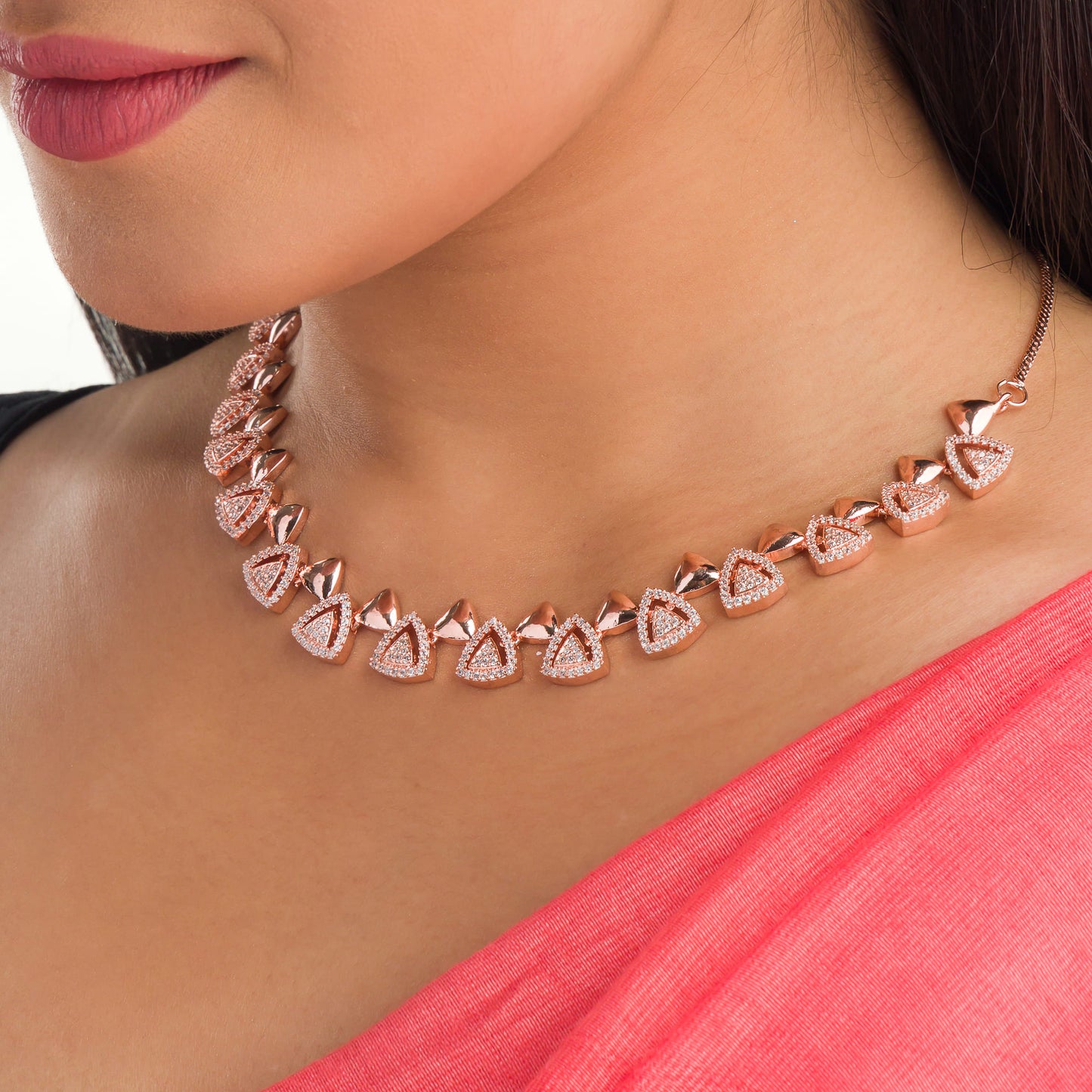 TRIANGULAR ROSE GOLD ZIRCON NECKLACE OFFERS SLEEK, MODERN SOPHISTICATION.