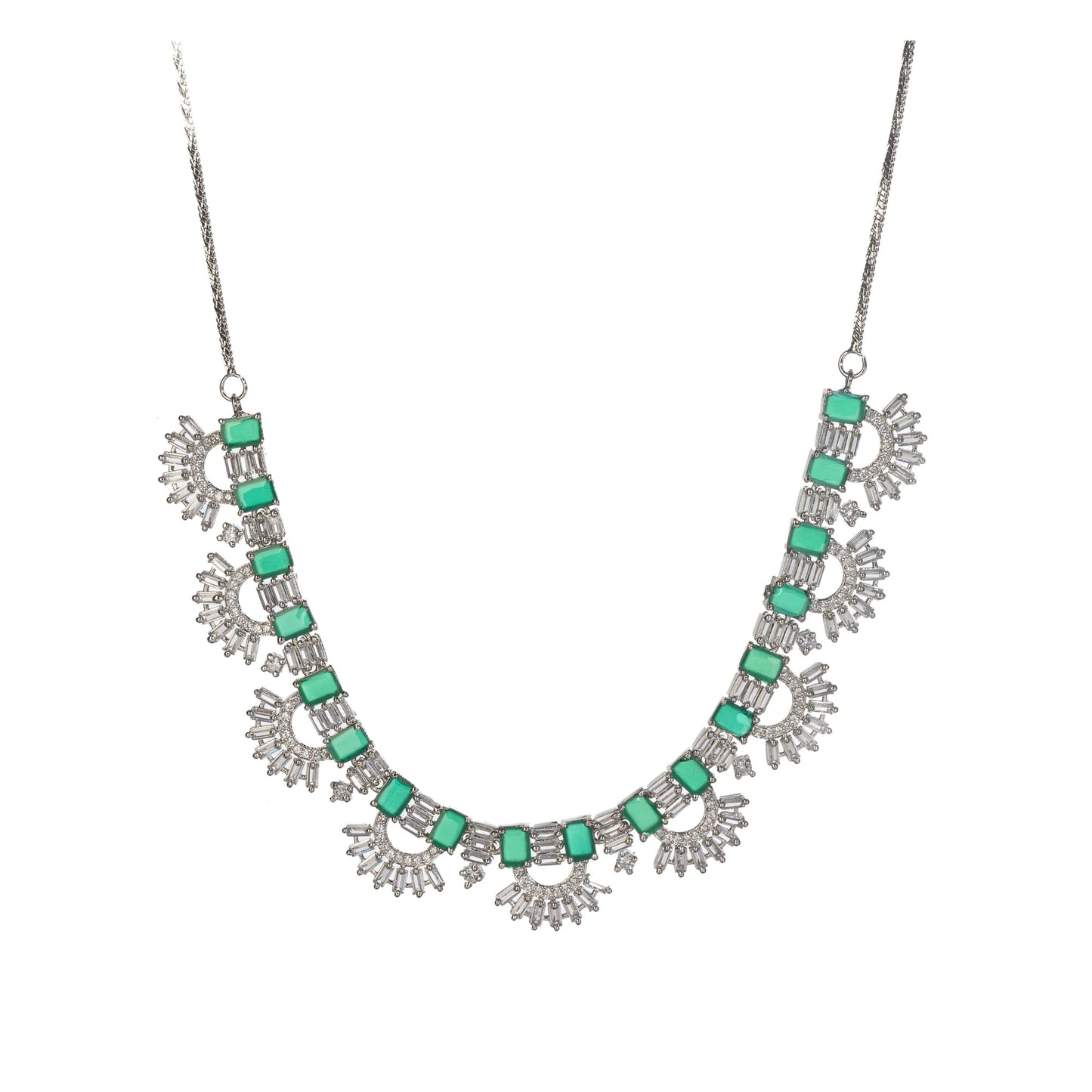 GREEN AND WHITE ZIRCON NECKLACE OFFERS A STRIKING AND REFINED LOOK.