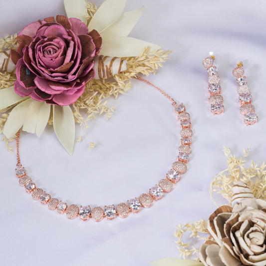 ROSE GOLD NECKLACE WITH ZIRCON ROUND STONES EXUDES REFINED ELEGANCE.