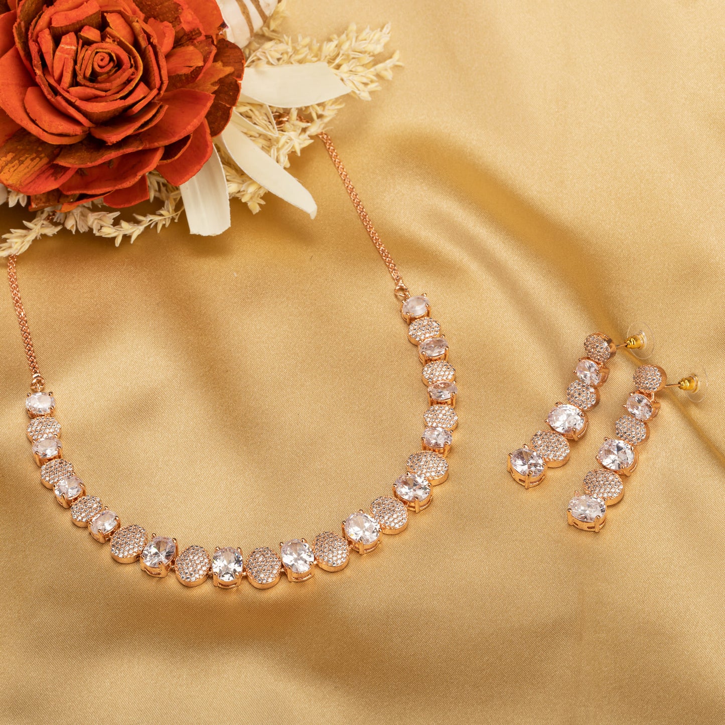 ROSE GOLD NECKLACE WITH ZIRCON ROUND STONES EXUDES REFINED ELEGANCE.