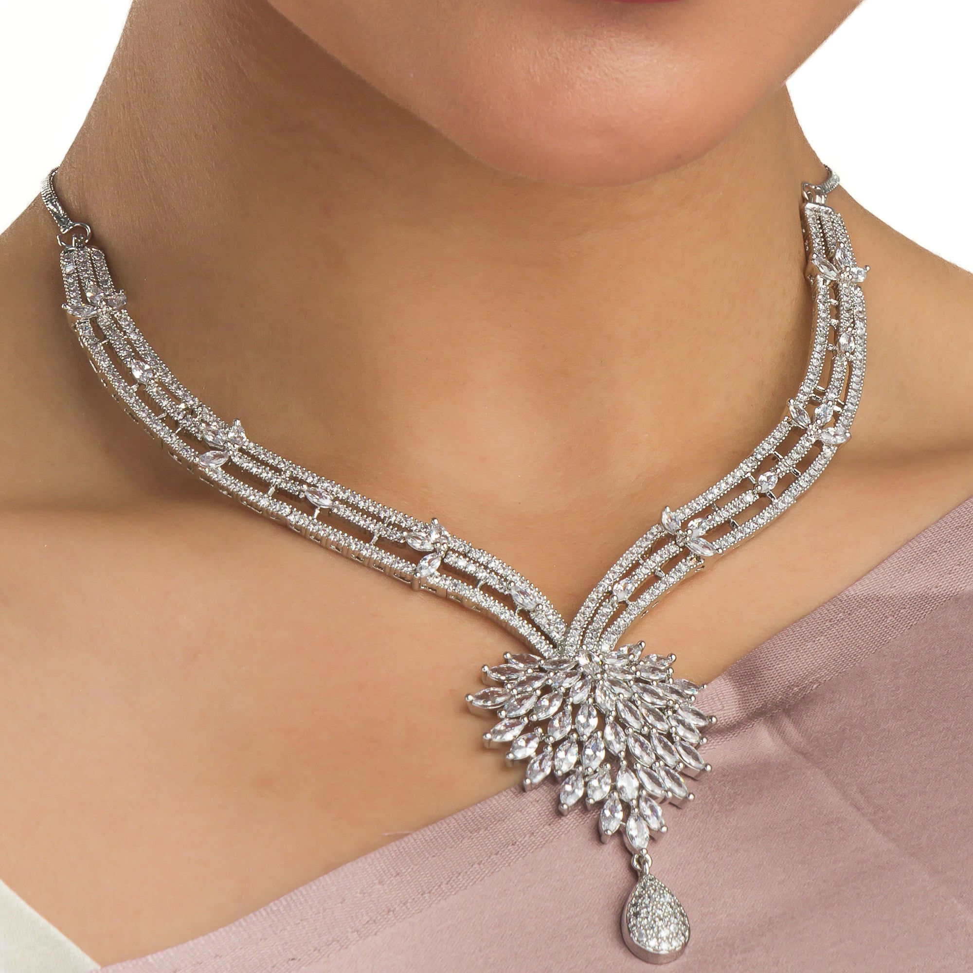  "Trendy zircon necklace blends modern style with dazzling brilliance for a refined look."
