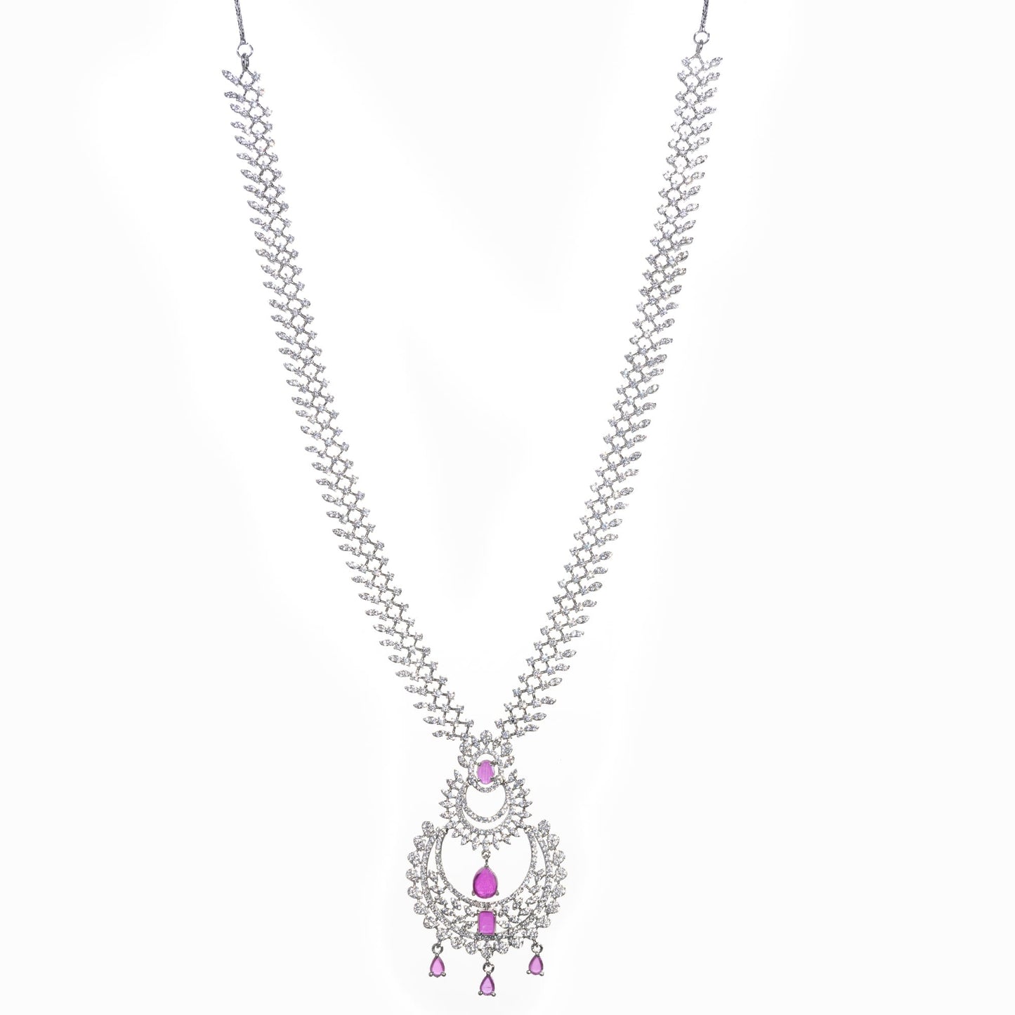 ZIRCON NECKLACE WITH MULTIPLE LEAF MOTIFS EXUDES NATURAL ELEGANCE.