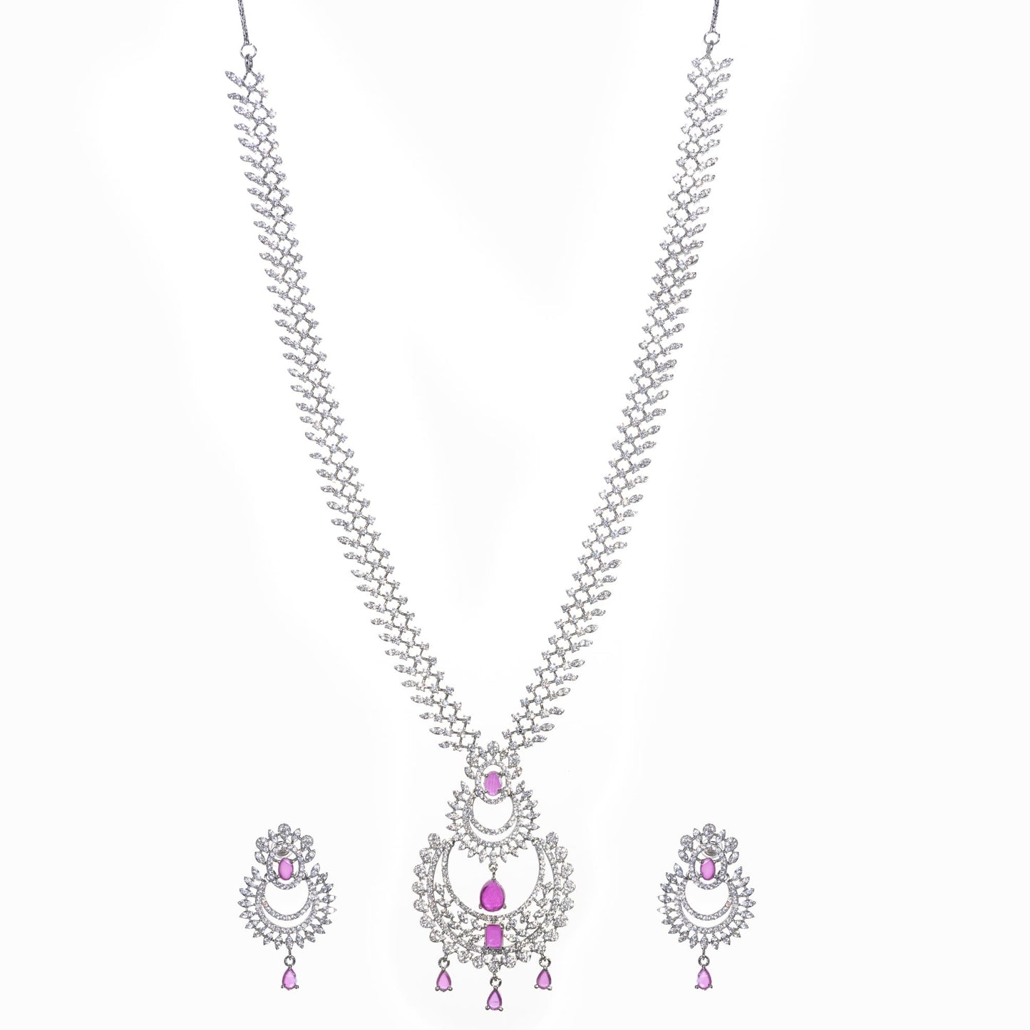 ZIRCON NECKLACE WITH MULTIPLE LEAF MOTIFS EXUDES NATURAL ELEGANCE.