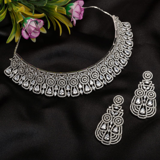 A HEAVY WHITE ZIRCON NECKLACE EXUDES TIMELESS BRILLIANCE AND SOPHISTICATION.