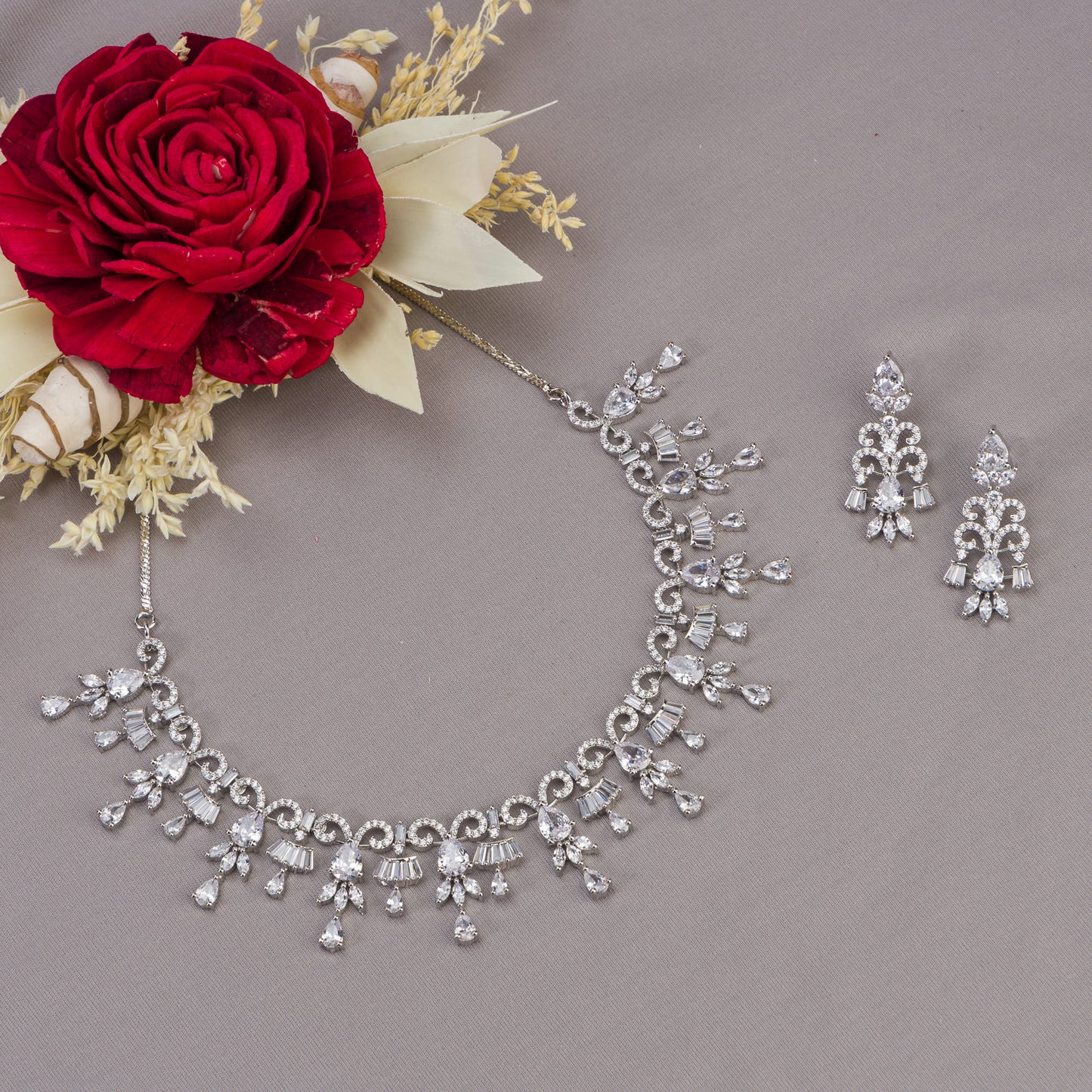 A ZIRCON NECKLACE SPARKLES WITH DAZZLING BRILLIANCE.