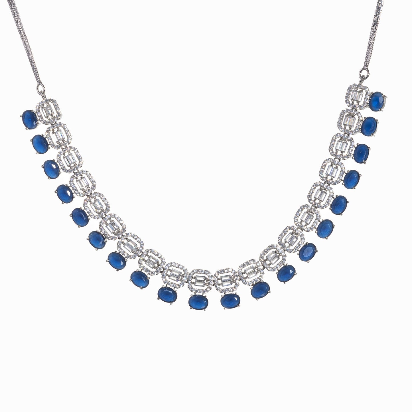 A ZIRCON NECKLACE WITH A SQUARE DARK BLUE ZIRCON ADDS BOLD SOPHISTICATION.