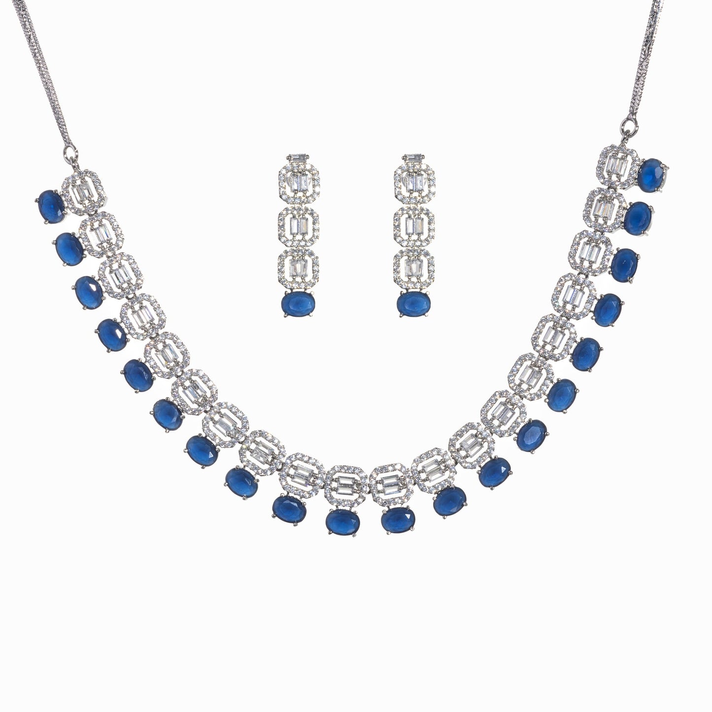 A ZIRCON NECKLACE WITH A SQUARE DARK BLUE ZIRCON ADDS BOLD SOPHISTICATION.