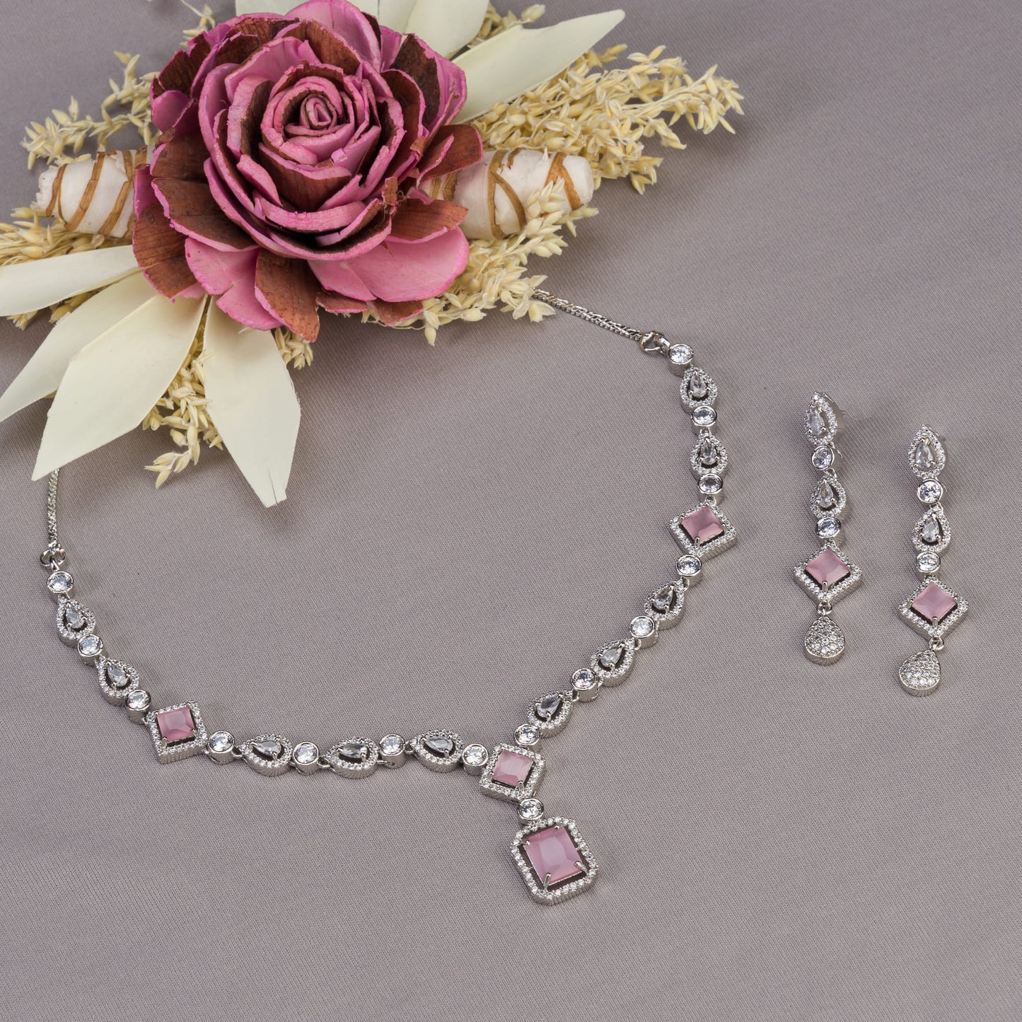 CHARMING ZIRCON NECKLACE FEATURING A PINK SQUARE ZIRCON FOR A BOLD AND STYLISH STATEMENT.