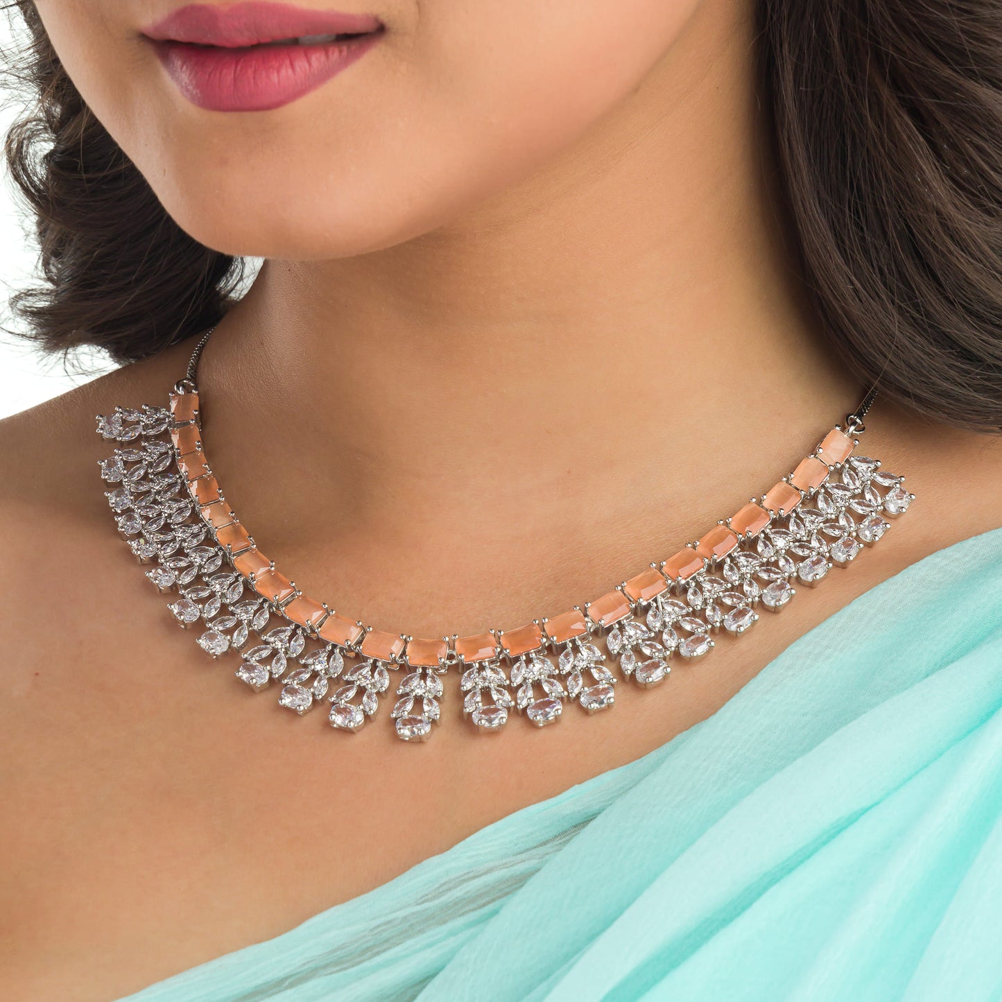 RADIANT NECKLACE FEATURING A BOLD ORANGE ZIRCON STONE FOR A VIBRANT, EYE-CATCHING STATEMENT.