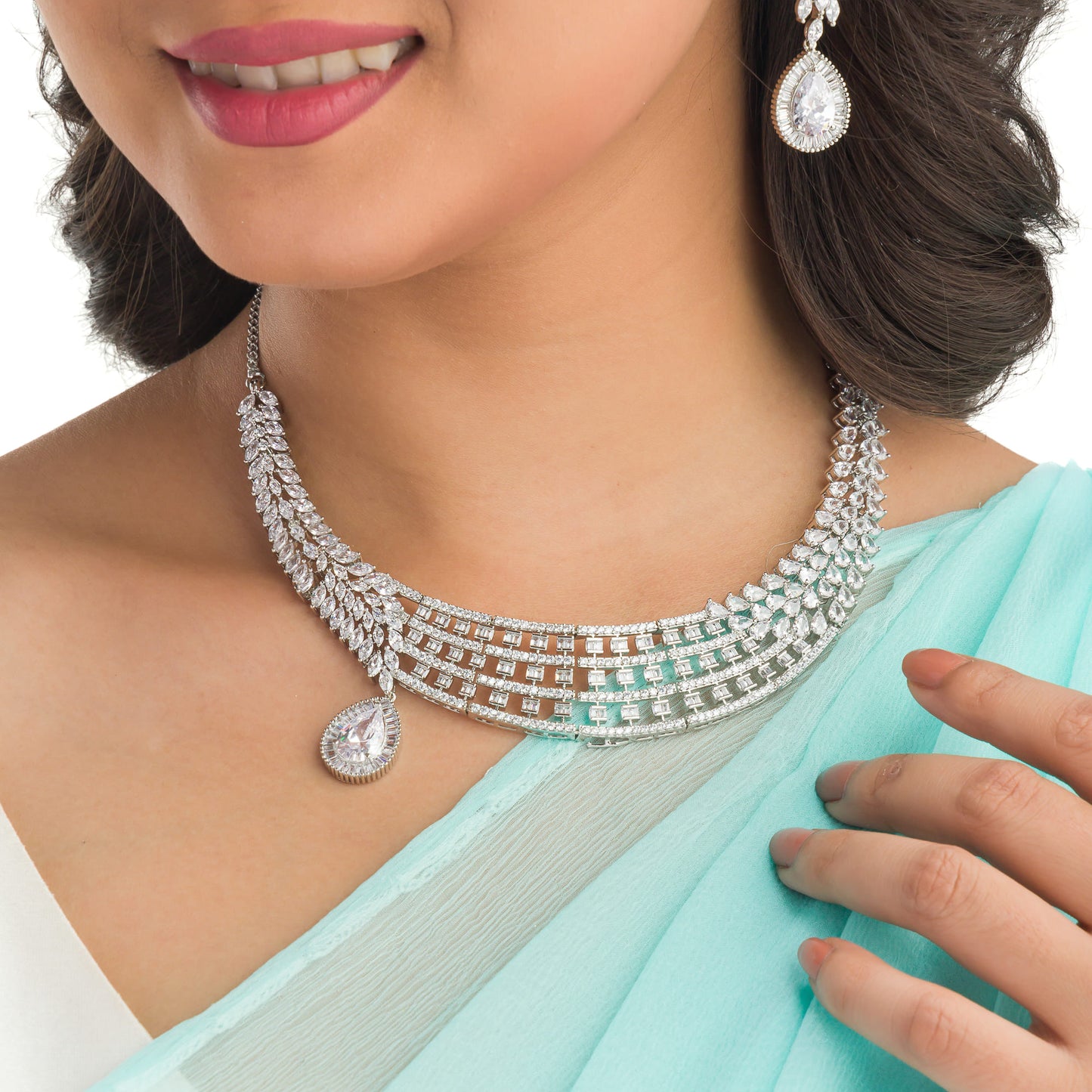 A ZIRCON NECKLACE WITH A LARGE ZIRCON STONE DROP ADDS DRAMATIC SPARKLE.