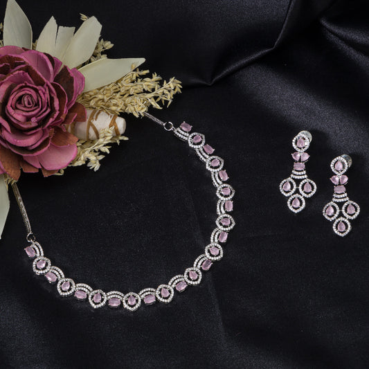 A TRENDY LIGHT PINK ZIRCON NECKLACE ADDS A TOUCH OF MODERN ELEGANCE.