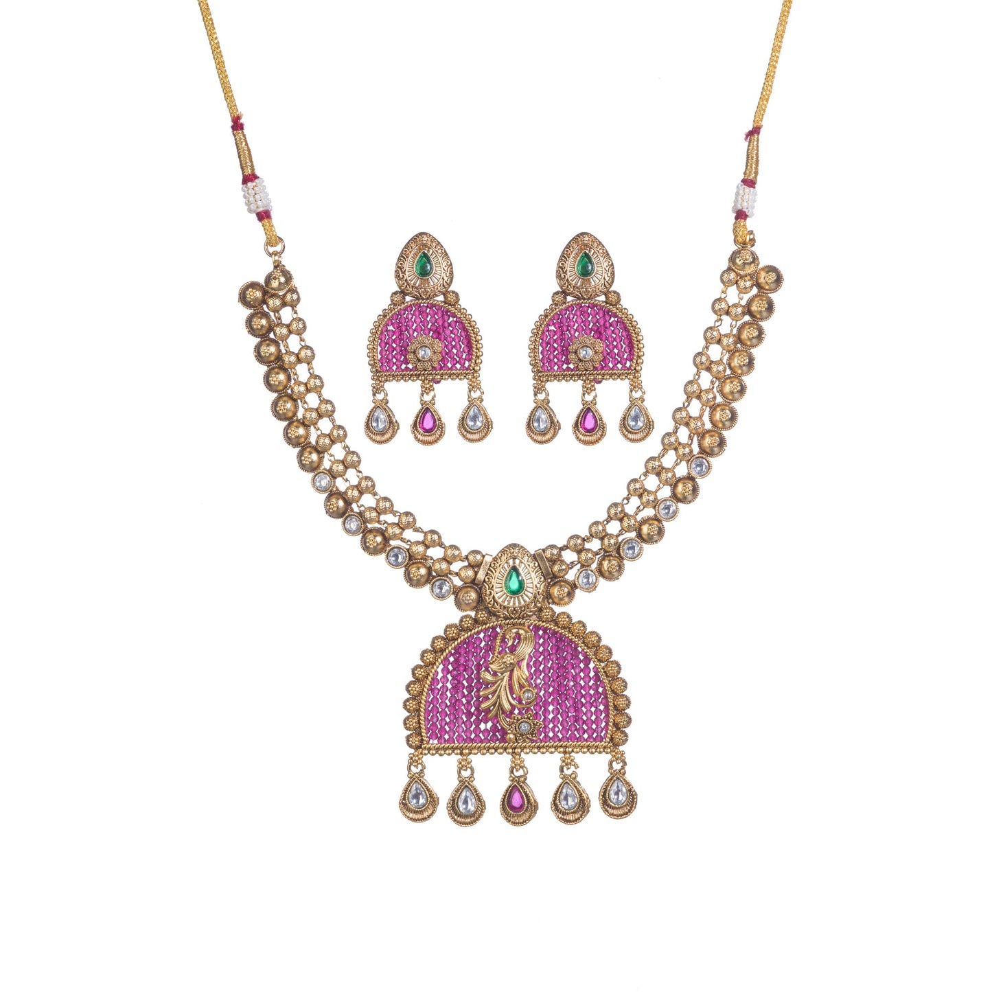 GOLD TONE SHORT NECKLACE SET  OFFERS SUBTLE, CHIC SOPHISTICATION.