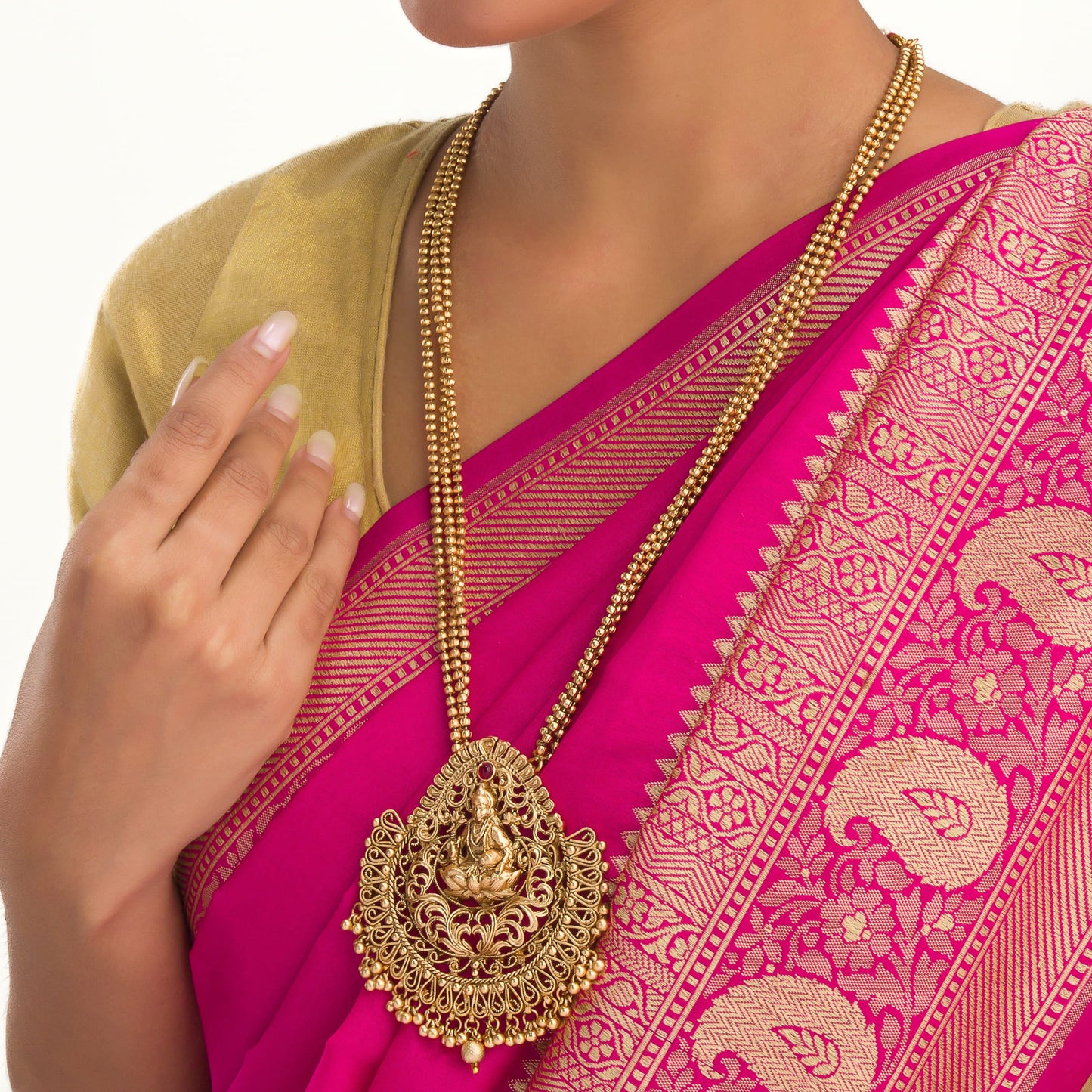 TEMPLE JEWELLERY  NECKLACE SET WITH MATCHING EARRINGS FEATURES CLASSIC, DETAILED CRAFTSMANSHIP.