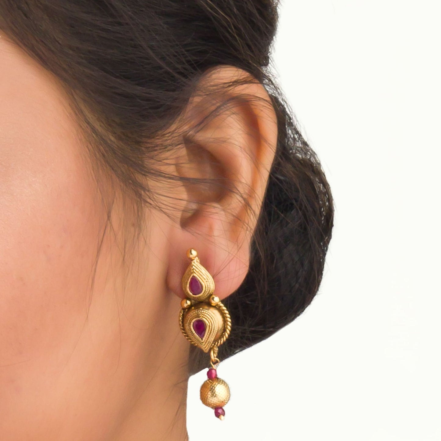 GOLD TONE WITH PINK STONES EXUDES A CHIC, VIBRANT ALLURE.