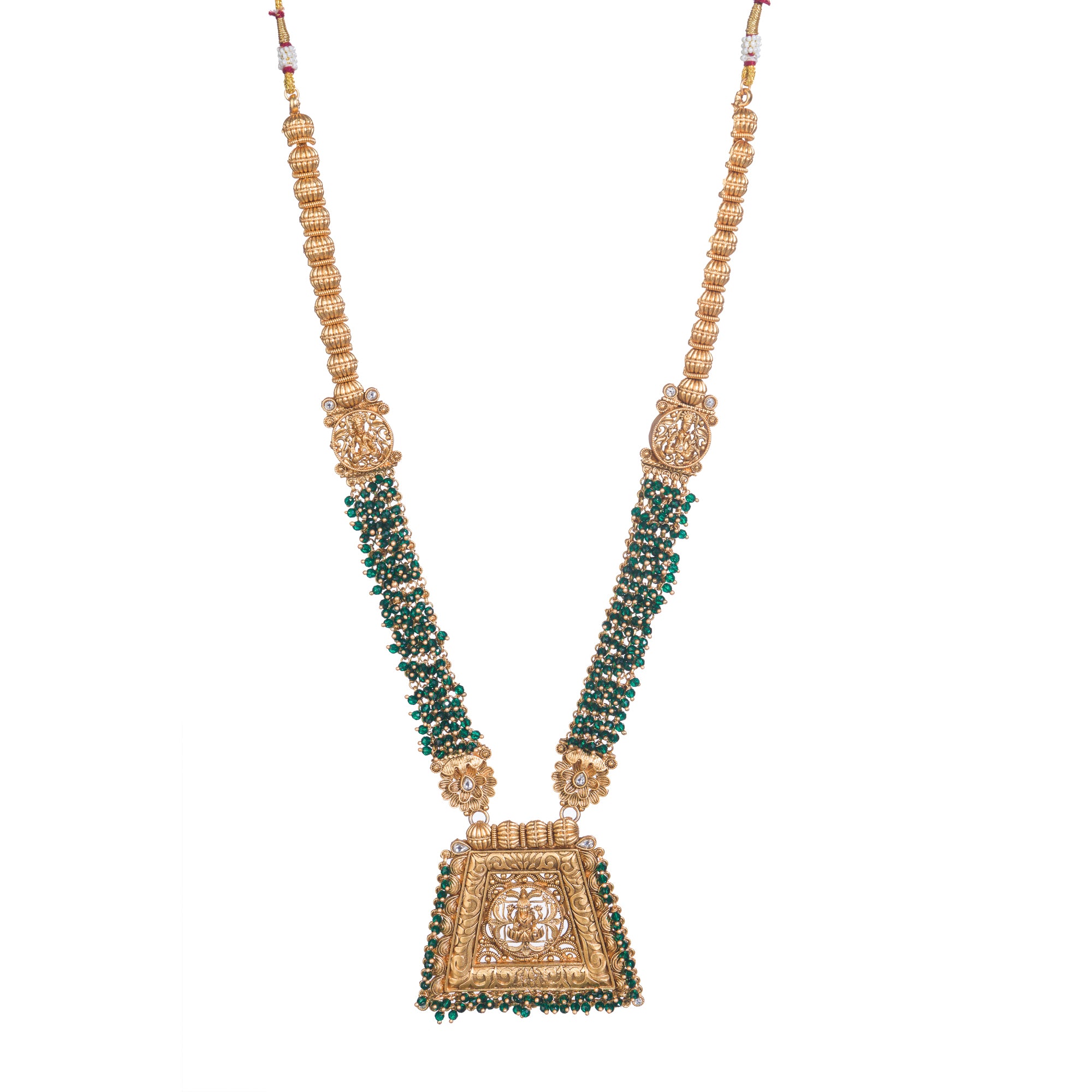 Green pearl temple necklace set adds a touch of traditional sophistication to your festive look.
