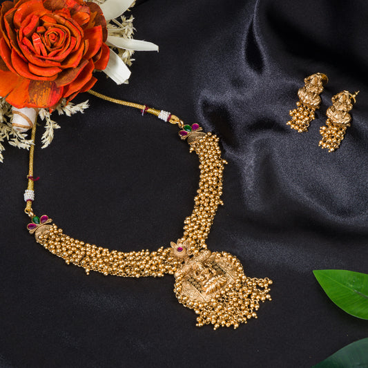 ELEGANT GOLDEN TEMPLE CHOKER EMBELLISHED WITH SMALL GOLDEN BEADS FOR A SOPHISTICATED AND TRADITIONAL LOOK.