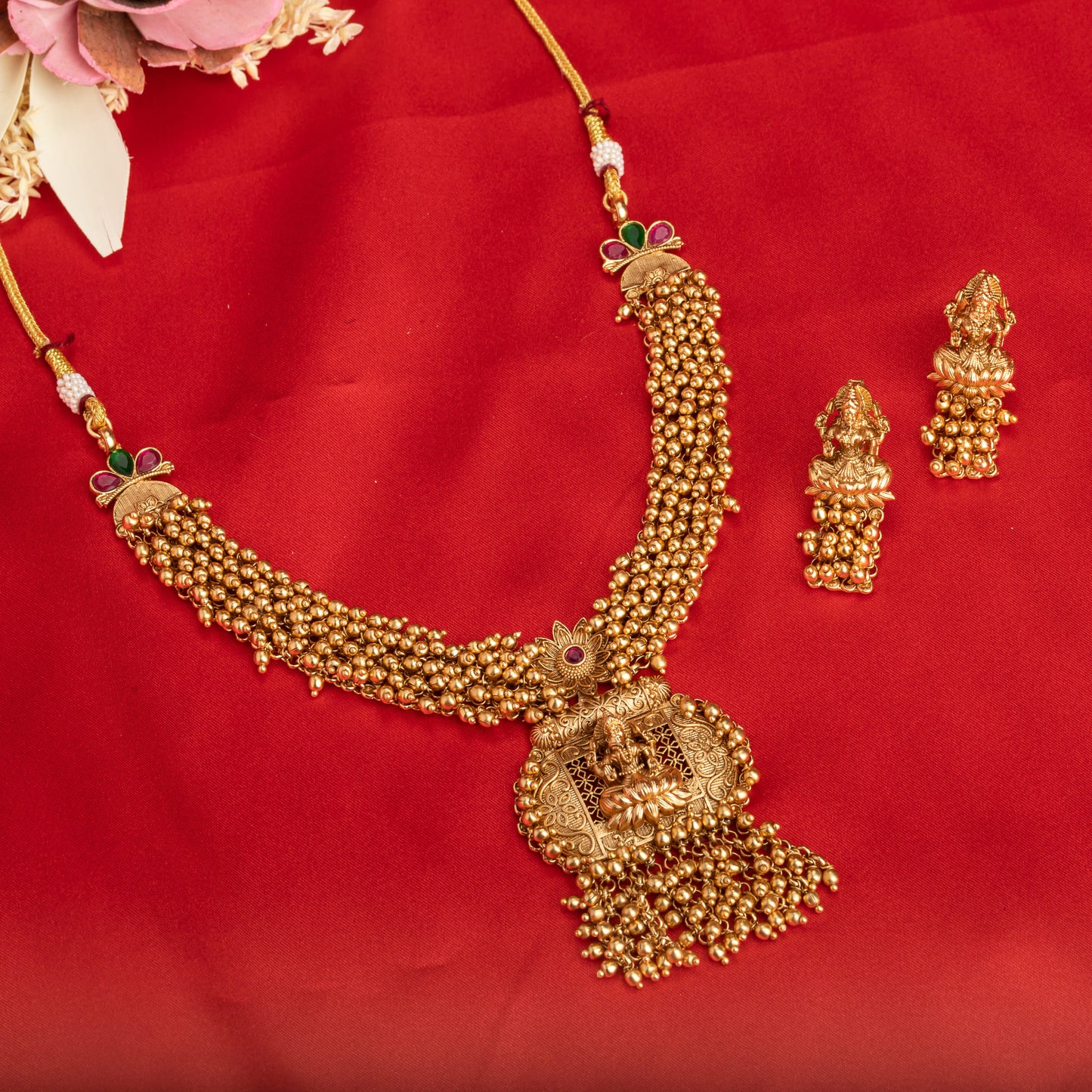 ELEGANT GOLDEN TEMPLE CHOKER EMBELLISHED WITH SMALL GOLDEN BEADS FOR A SOPHISTICATED AND TRADITIONAL LOOK.