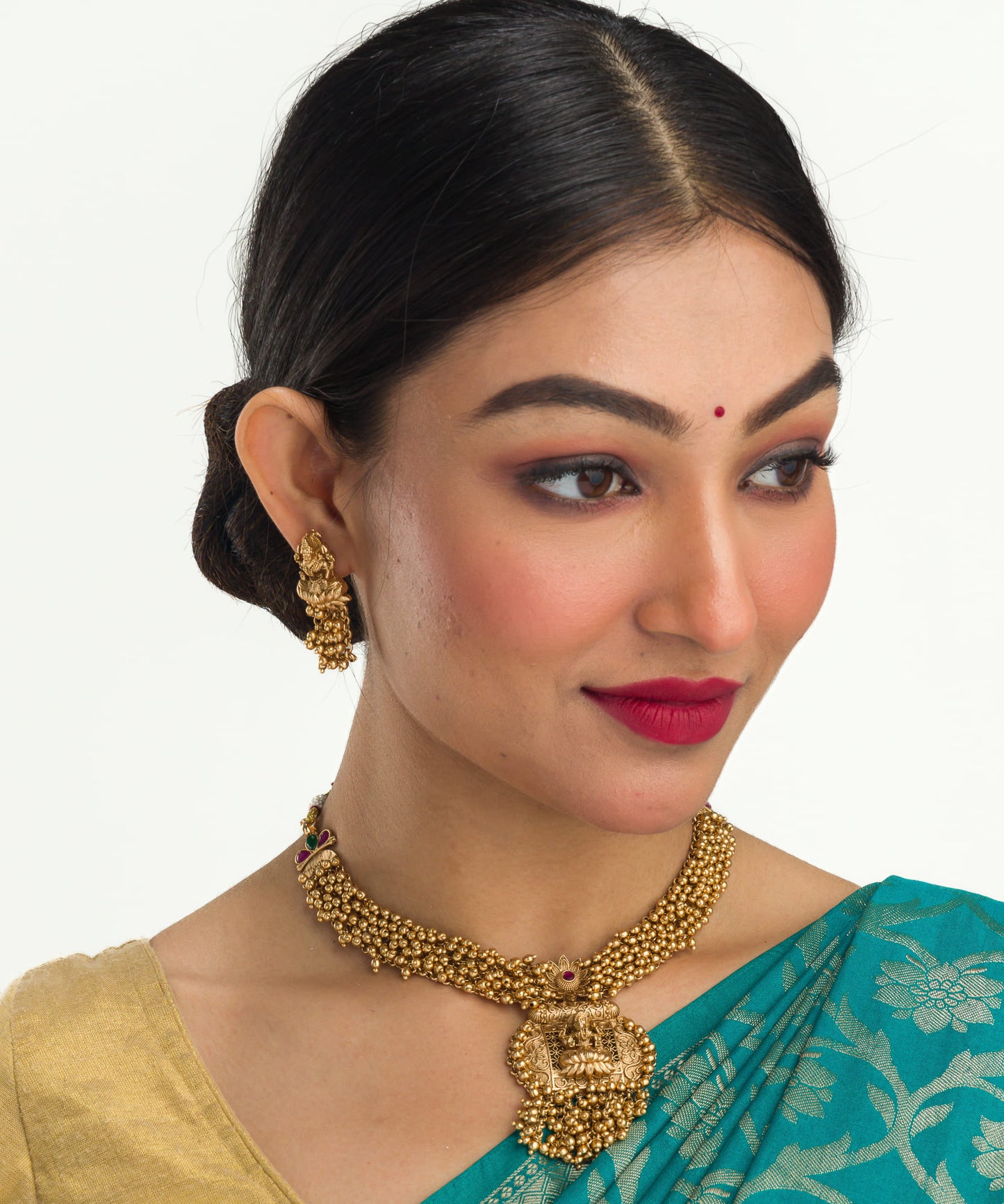 ELEGANT GOLDEN TEMPLE CHOKER EMBELLISHED WITH SMALL GOLDEN BEADS FOR A SOPHISTICATED AND TRADITIONAL LOOK.