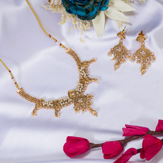 GOLD TONE NECKLACE SET WITH WHITE PEARL