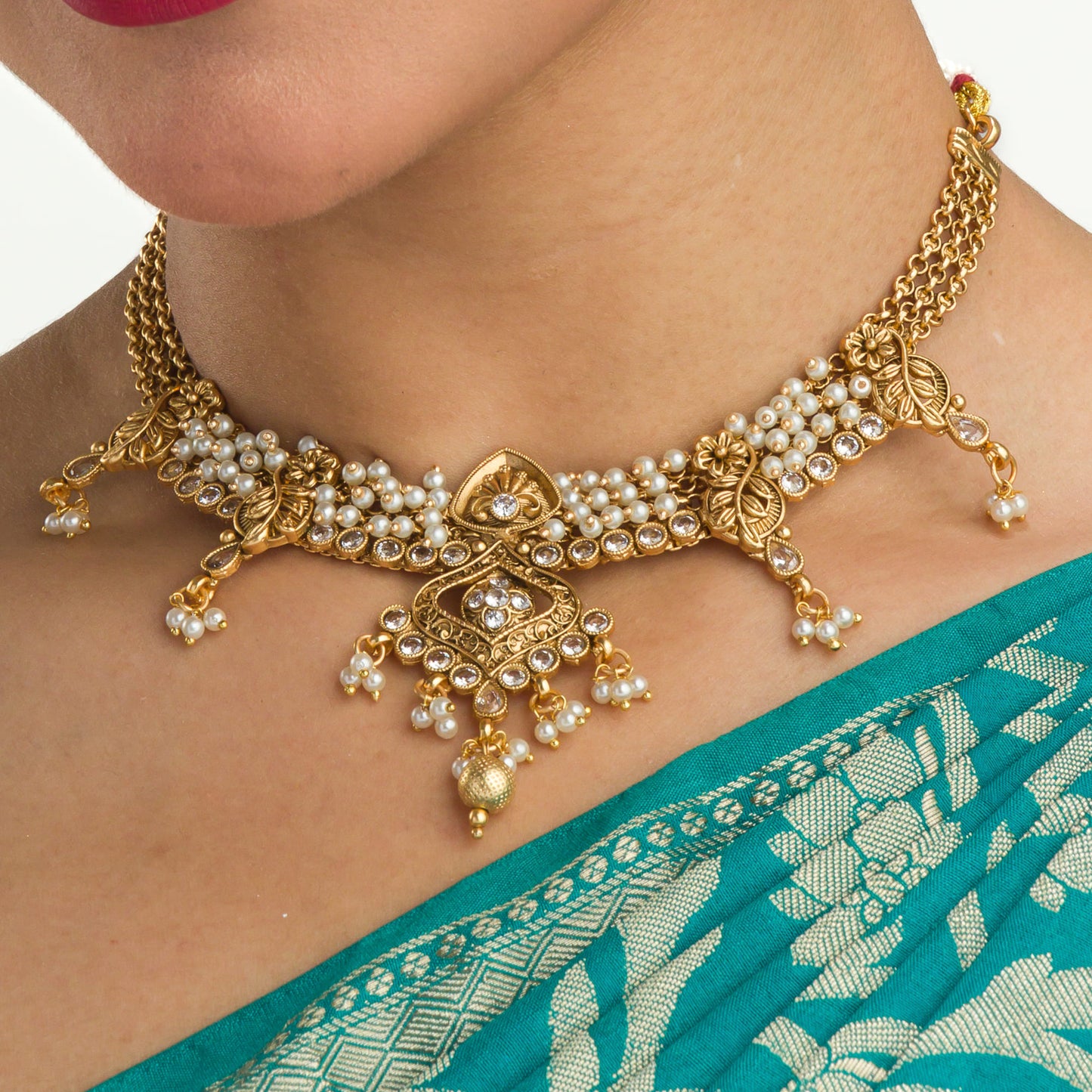 GOLD TONE NECKLACE SET WITH WHITE PEARL