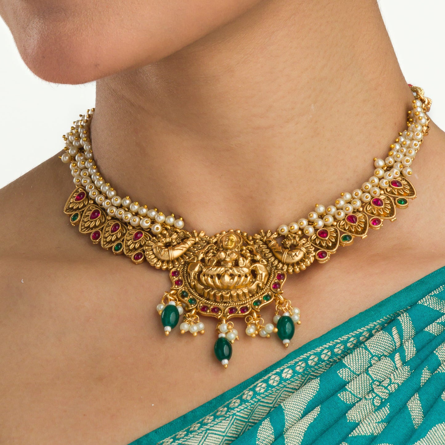 GOLD TONE NECKLACE WITH WHITE PEARL AND GREEN KUNDAN