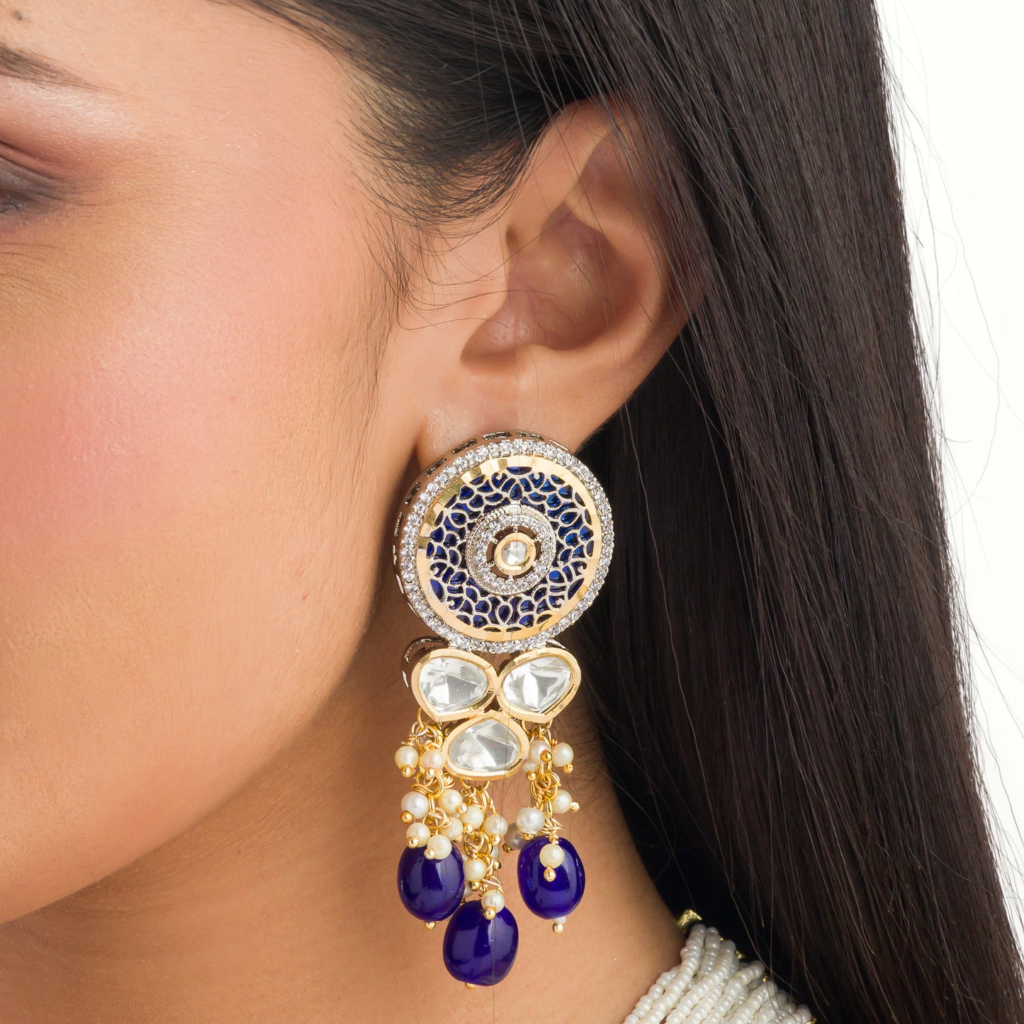 A MAHARANI LONG NECKLACE WITH BLUE KUNDAN AND WHITE PEARLS EXUDES ROYAL SOPHISTICATION.