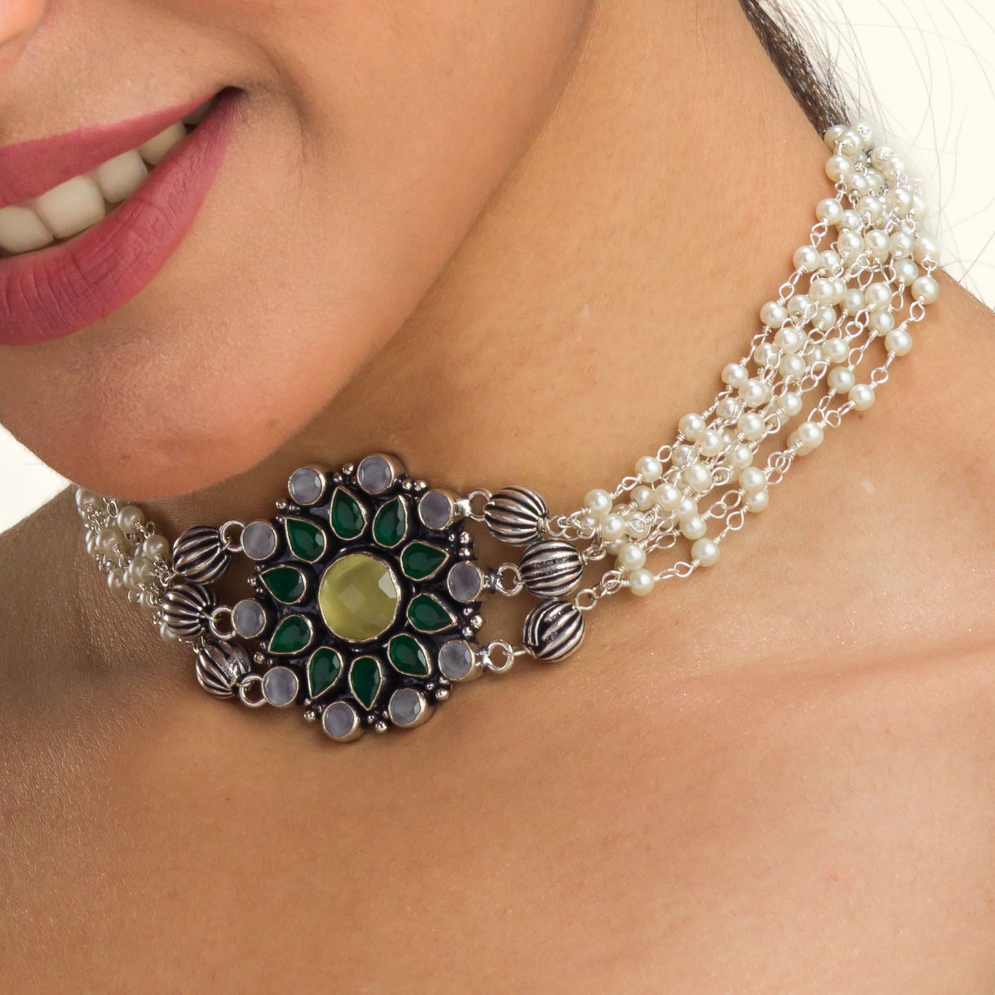 STYLISH OXIDIZED CHOKER ADORNED WITH LAYERED PEARLS FOR A SOPHISTICATED AND CONTEMPORARY LOOK.