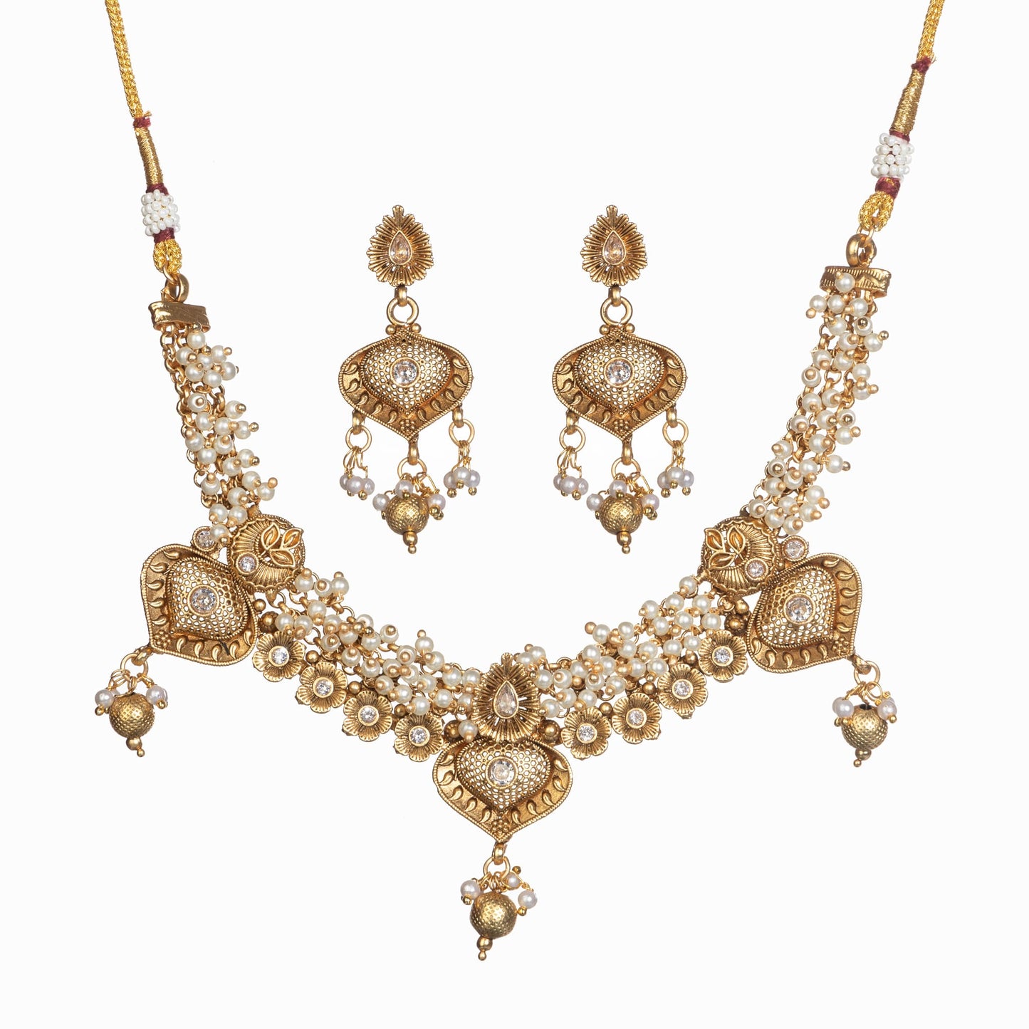 ELEGANT GOLDTONE JEWELRY FEATURING LUSTROUS PEARLS FOR A TIMELESS AND SOPHISTICATED TOUCH.