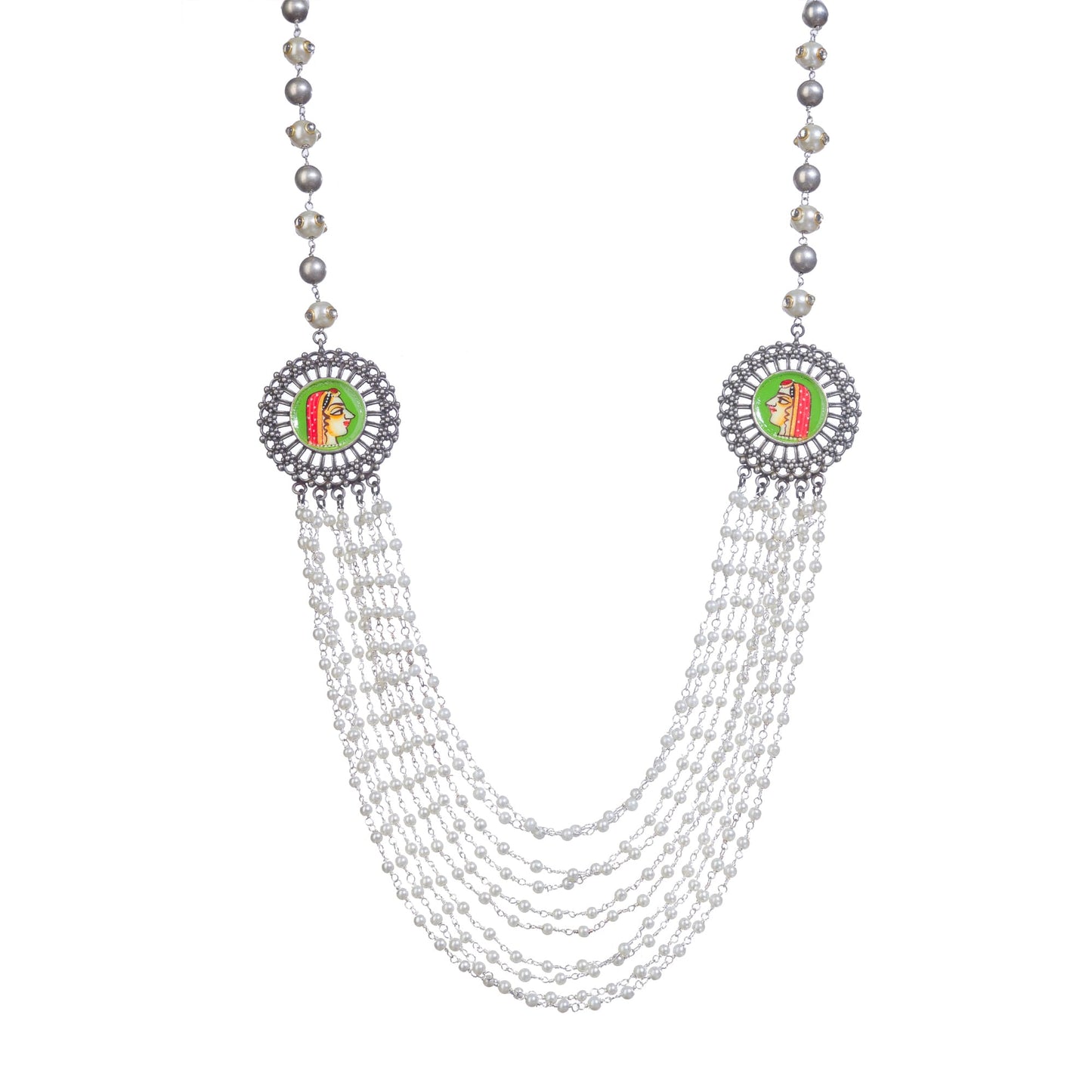 A WHITE PEARL LAYERED OXIDIZED NECKLACE EXUDES VINTAGE SOPHISTICATION.