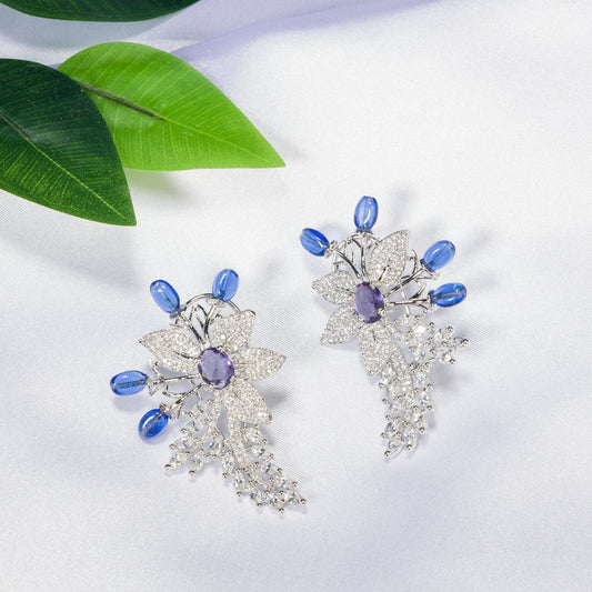 ZIRCON FLOWERY SHAPE EARRING WITH A BLUE ZIRCON IN THE MIDDLE