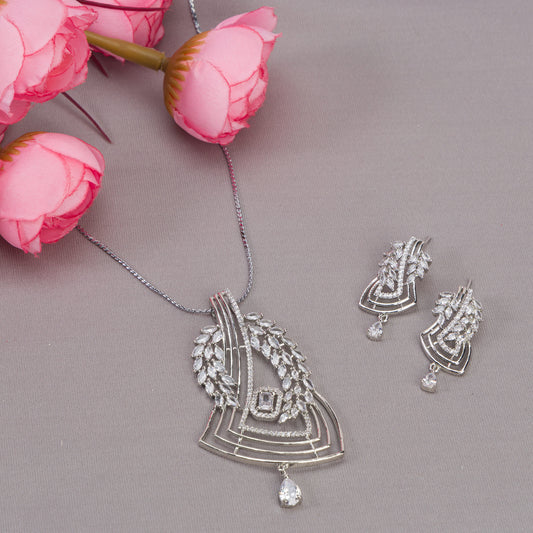 A SILVER ZIRCON PENDANT SET SHINES WITH REFINED ELEGANCE.