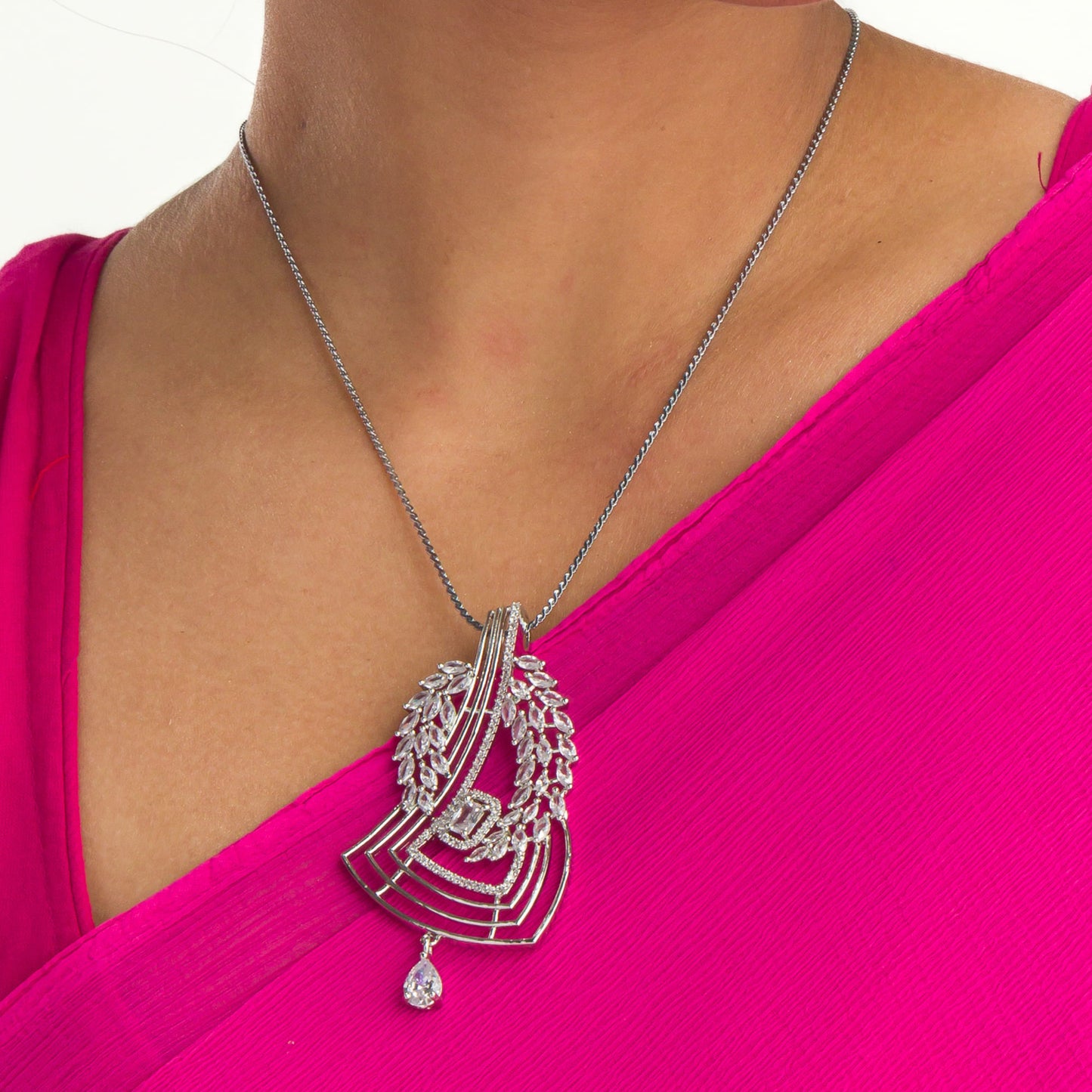 A SILVER ZIRCON PENDANT SET SHINES WITH REFINED ELEGANCE.