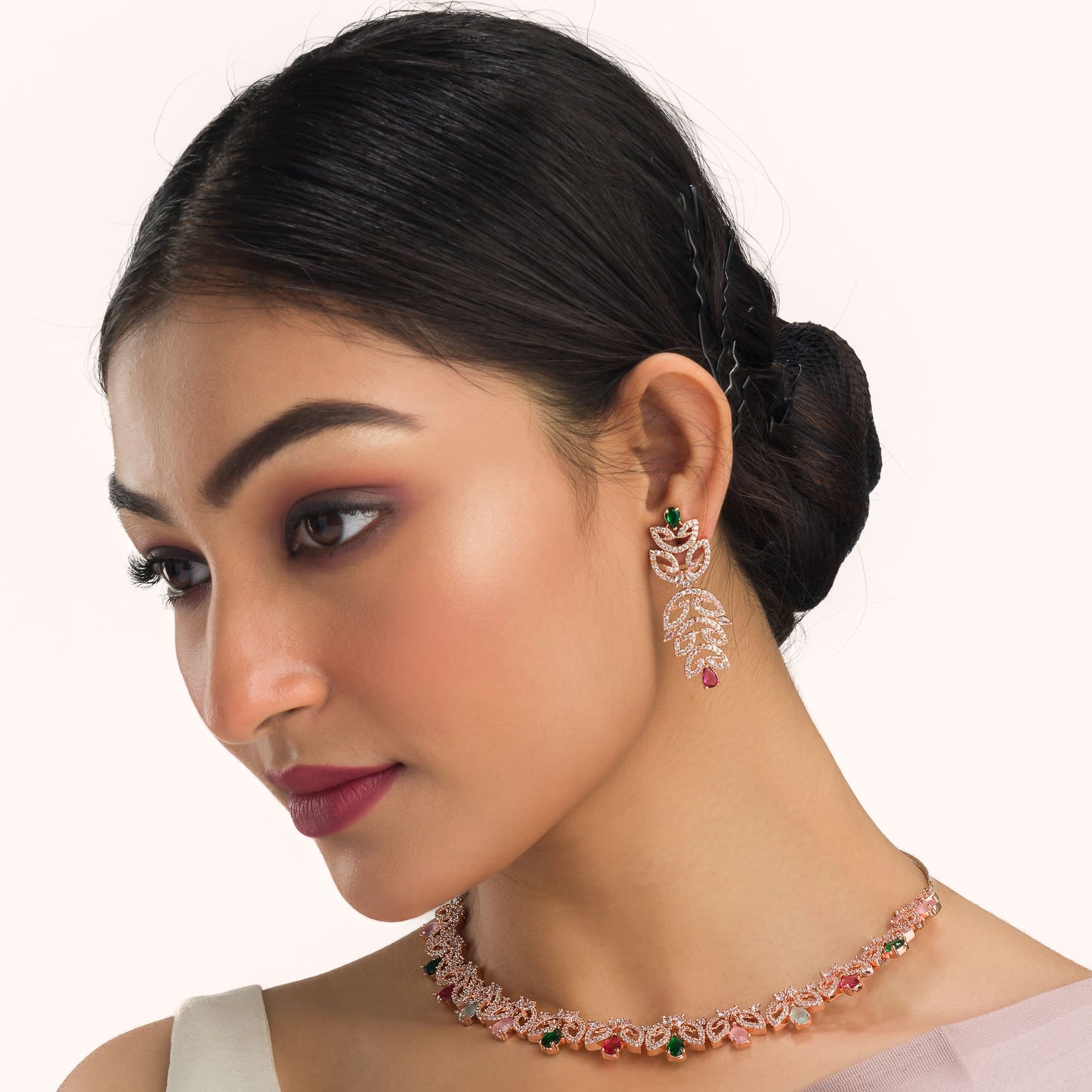 ELEGANT ROSE GOLD NECKLACE SET ADORNED WITH MULTI-COLOR ZIRCON STONES FOR A VIBRANT AND SOPHISTICATED LOOK.