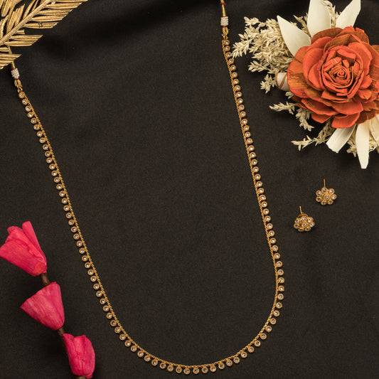 CLASSIC GOLDTONE LONG NECKLACE WITH A SLEEK, UNDERSTATED DESIGN FOR TIMELESS ELEGANCE.