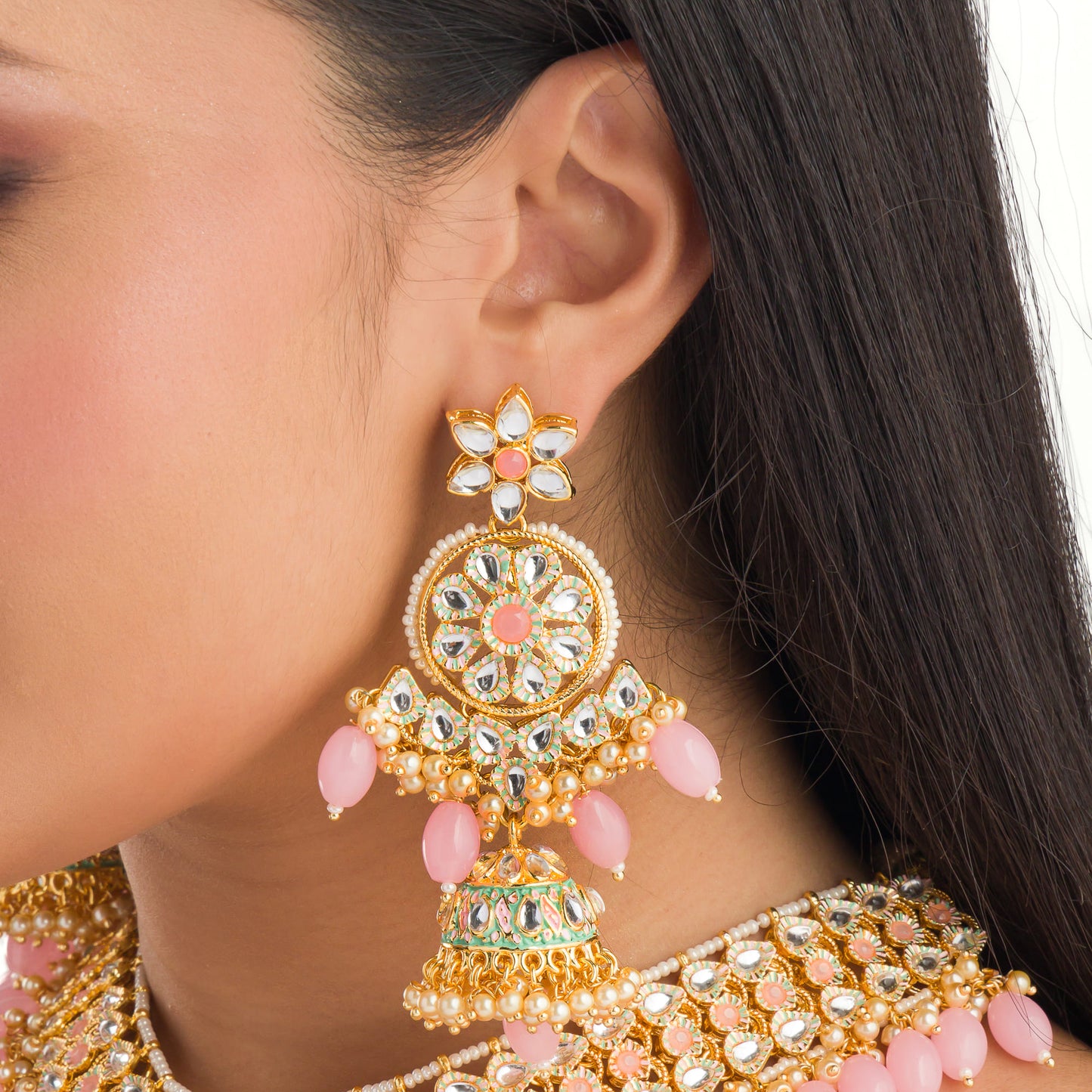 EXQUISITE PINK KUNDAN BRIDAL SET, FEATURING INTRICATE DESIGN AND ELEGANT CRAFTSMANSHIP FOR A STUNNING BRIDAL LOOK.