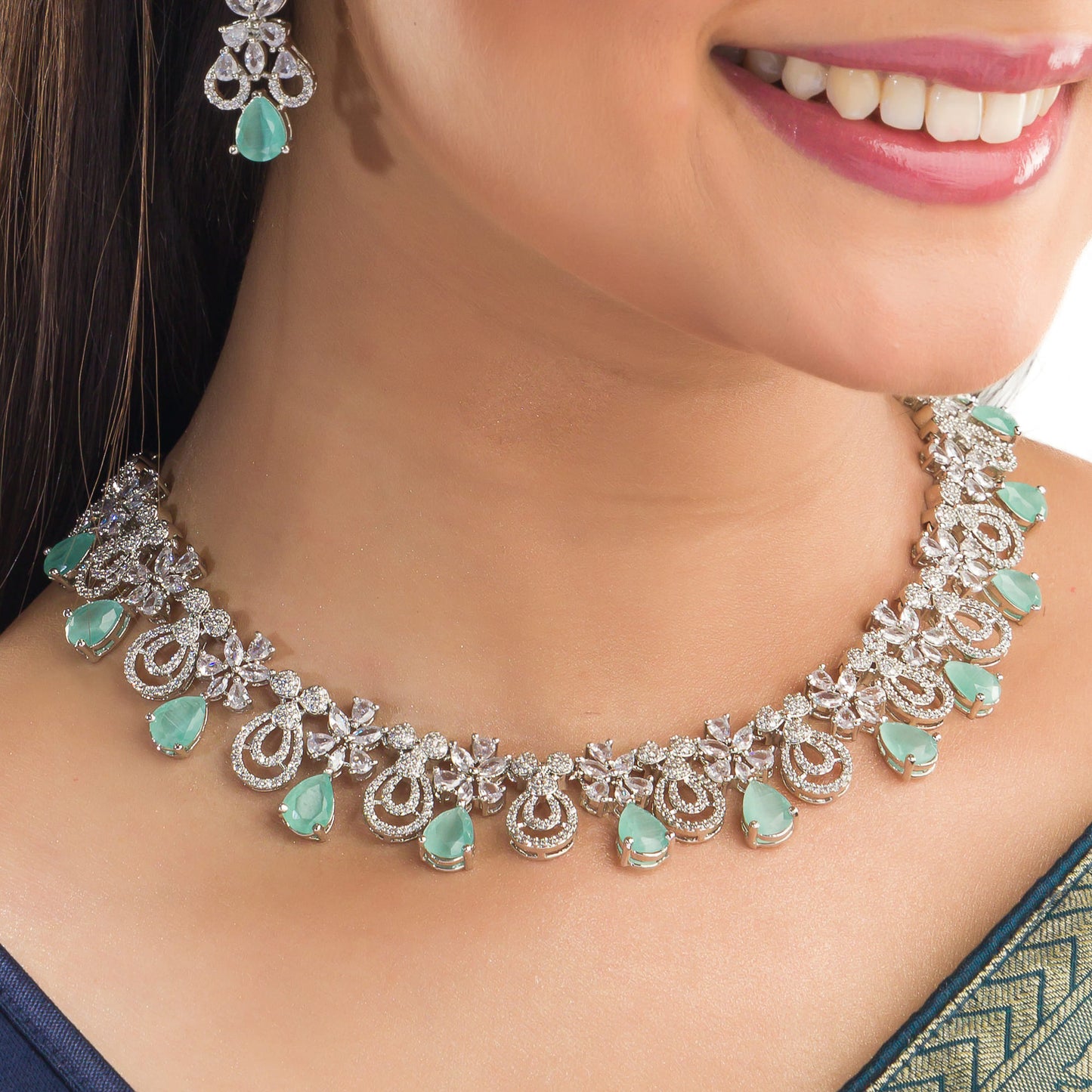 A LIGHT GREEN ZIRCON STONE NECKLACE SET OFFERS A REFRESHING, ELEGANT TOUCH WITH ITS SUBTLE, SPARKLING HUE.