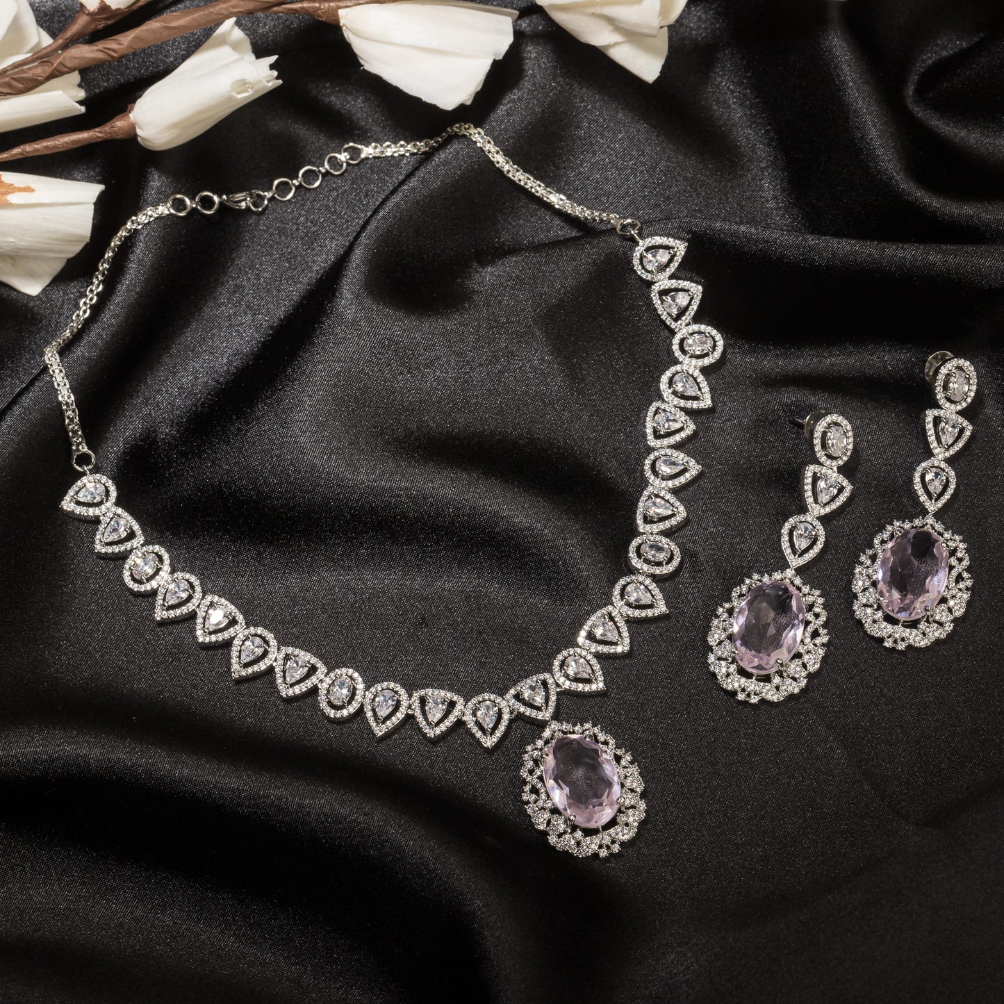 A ZIRCON NECKLACE WITH PURPLE-COLORED ZIRCON STONES COMBINES DAZZLING SPARKLE WITH A SERENE, REFRESHING HUE.