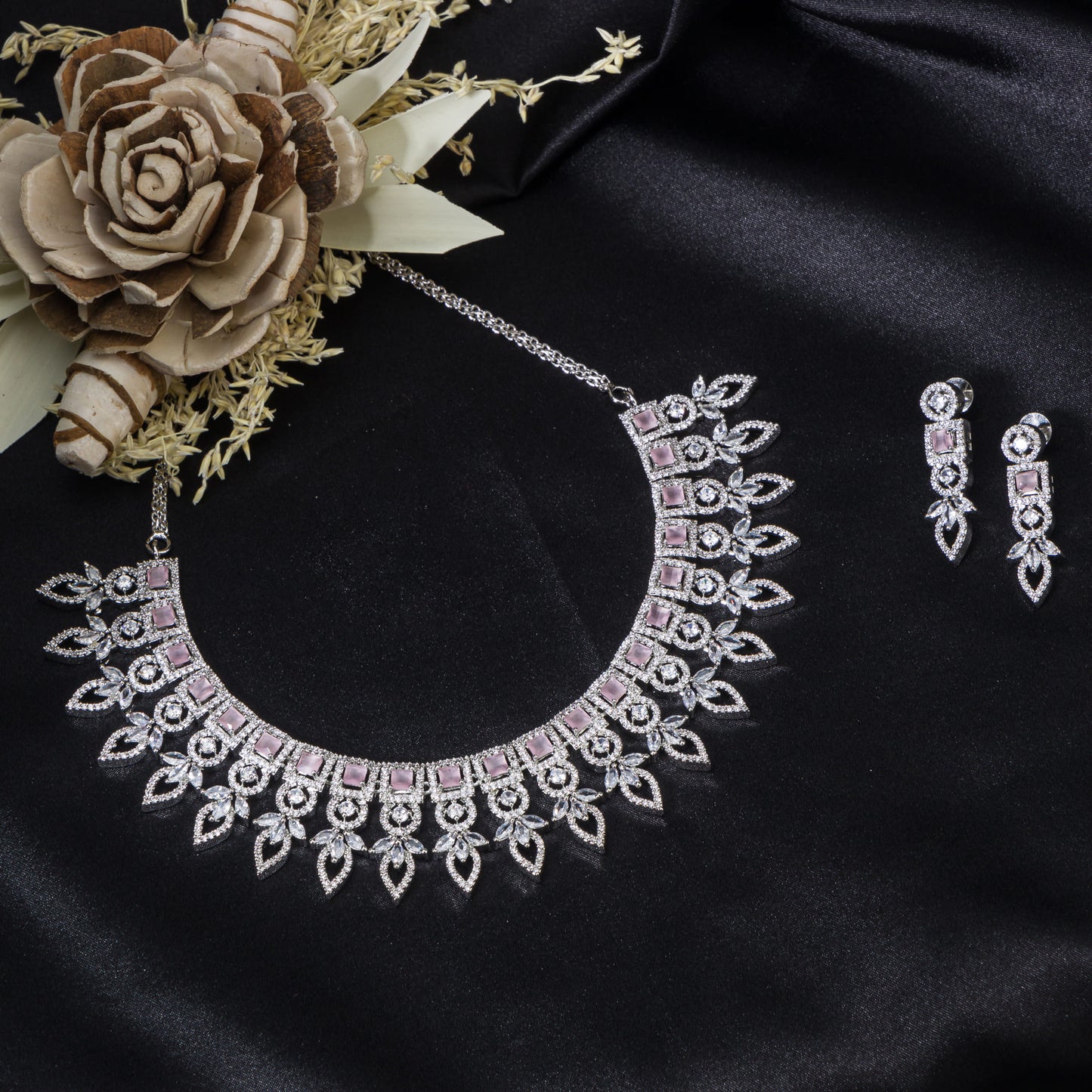 A NECKLACE WITH PINK ZIRCON STONES FEATURES A VIBRANT, ROMANTIC HUE THAT ADDS A TOUCH OF ELEGANCE AND SPARKLE.