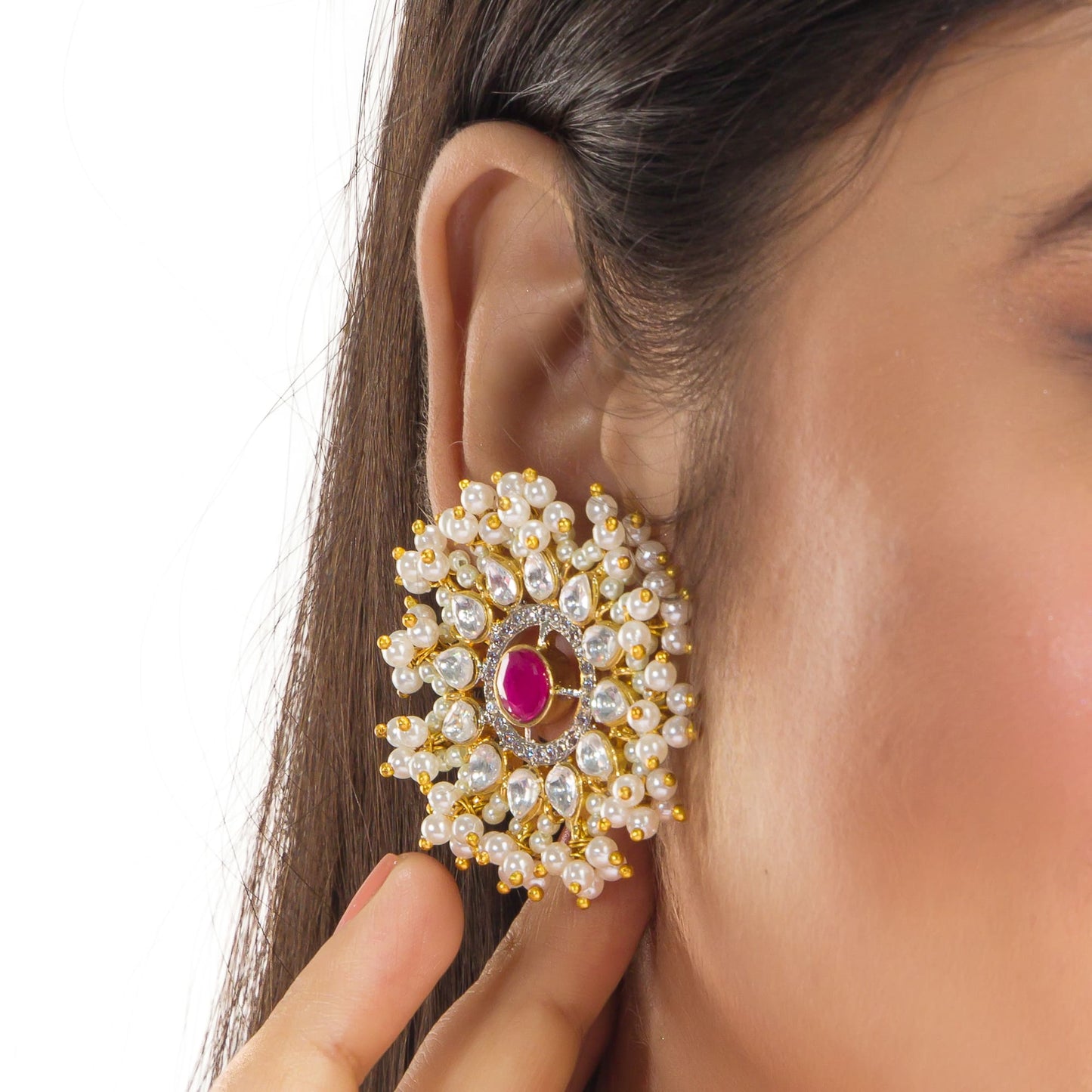 ROUND PEARL EARRINGS ARE A CLASSIC CHOICE FOR A TIMELESS AND ELEGANT TRADITIONAL LOOK.