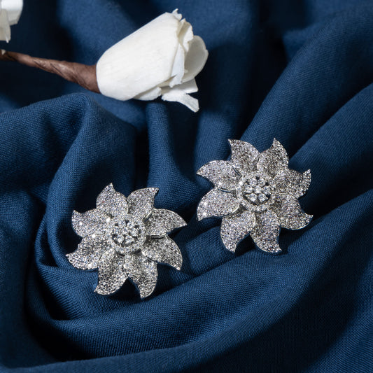 ZIRCON EARRINGS IN A FLOWERY SHAPE OFFER A CHARMING AND ELEGANT DESIGN WITH A TOUCH OF SPARKLE AND GRACE.