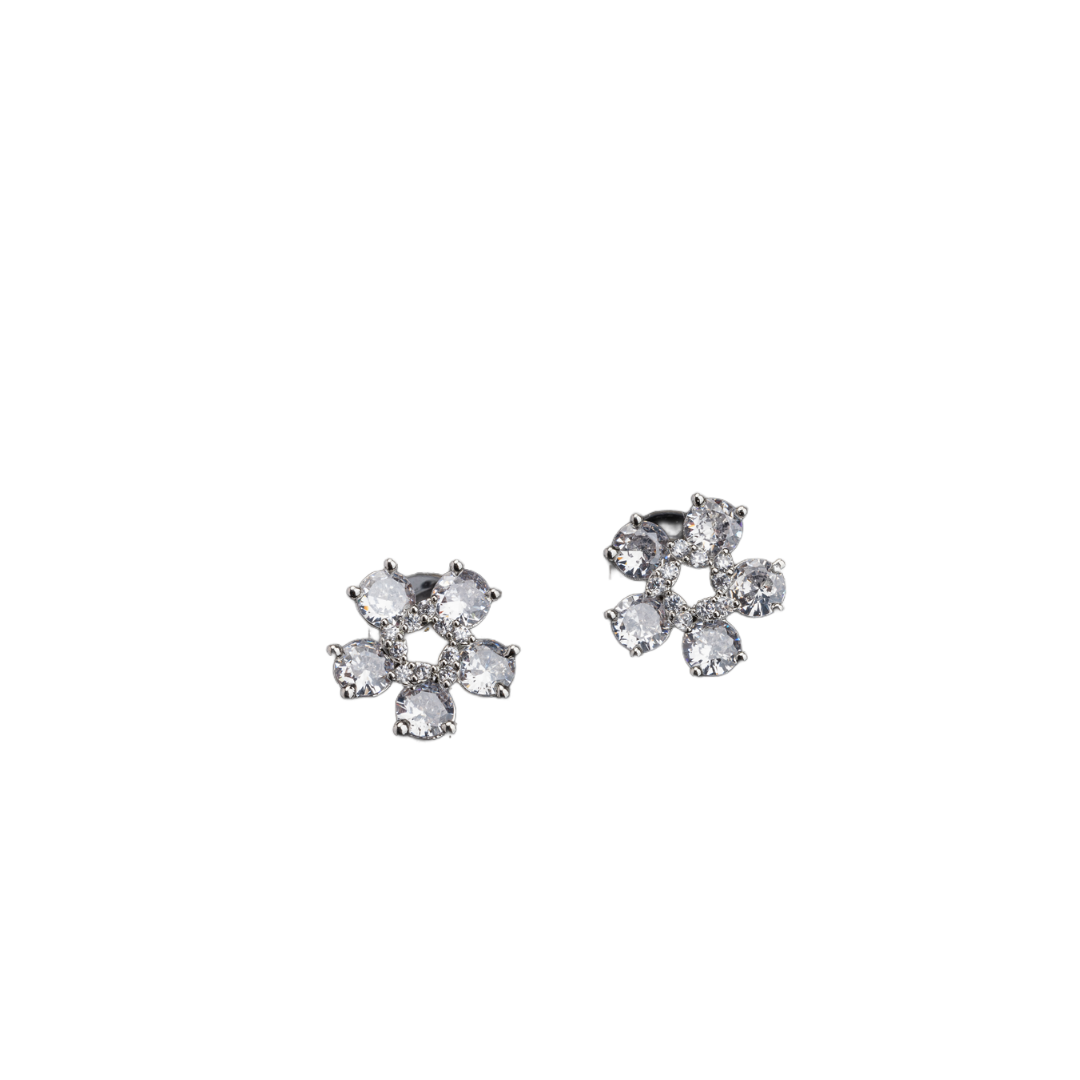 "Small flower-shaped zircon earrings offer subtle charm and elegant sparkle for a refined, timeless look."
