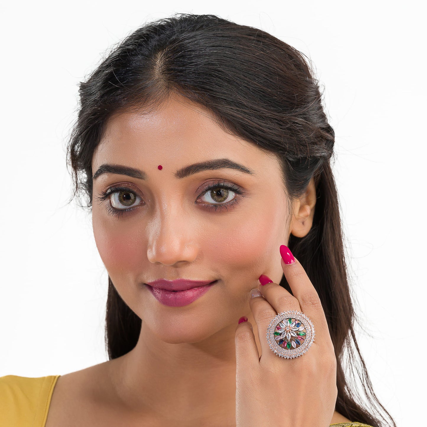 A MULTICOLOR FINGER RING SHOWCASES A VIBRANT ARRAY OF HUES, ADDING A PLAYFUL AND EYE-CATCHING TOUCH TO ANY OUTFIT.